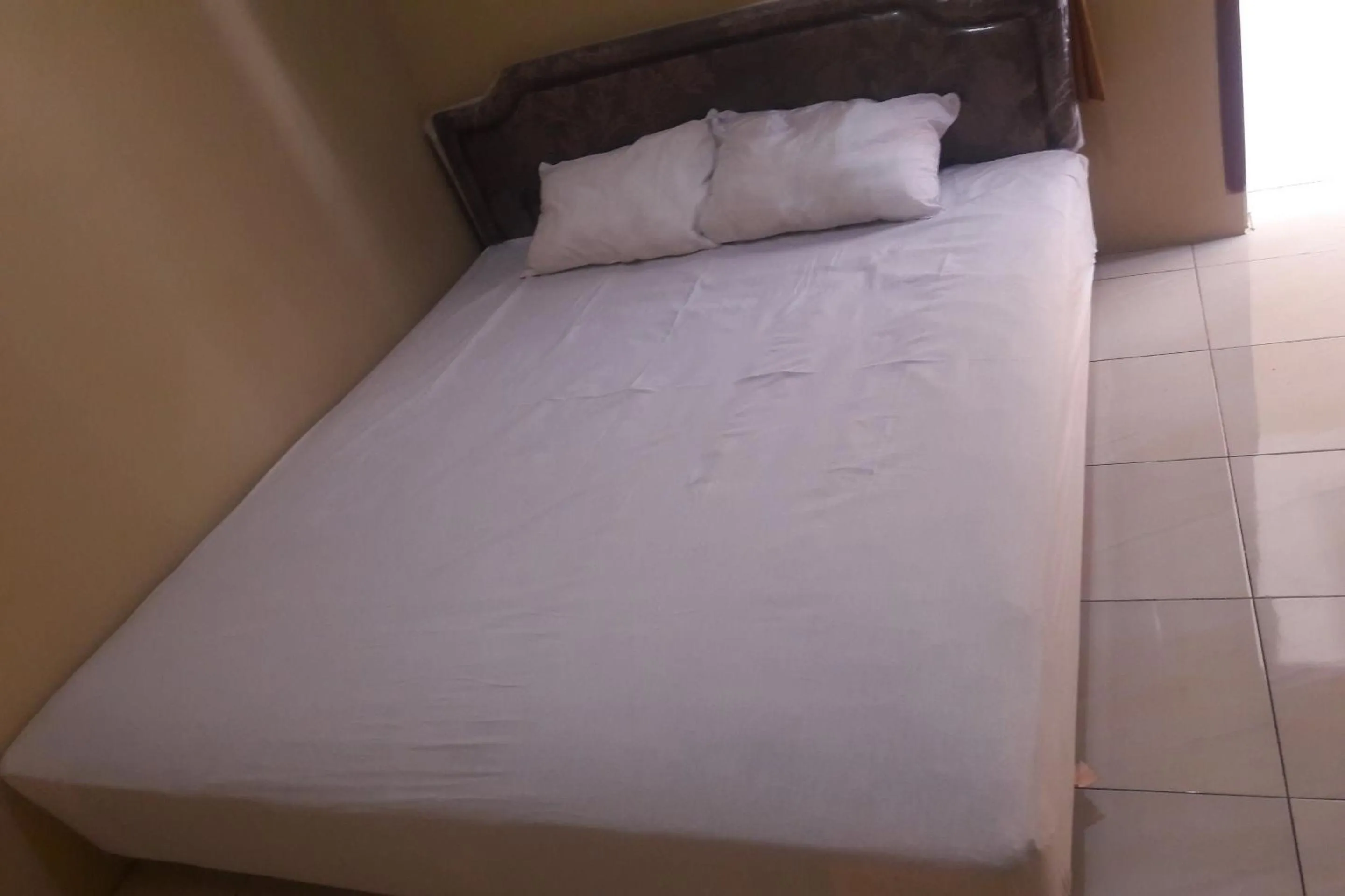 Bedroom, Bed in Hotel O Wisma Flamboyan NearTaman Makam Pahlawan