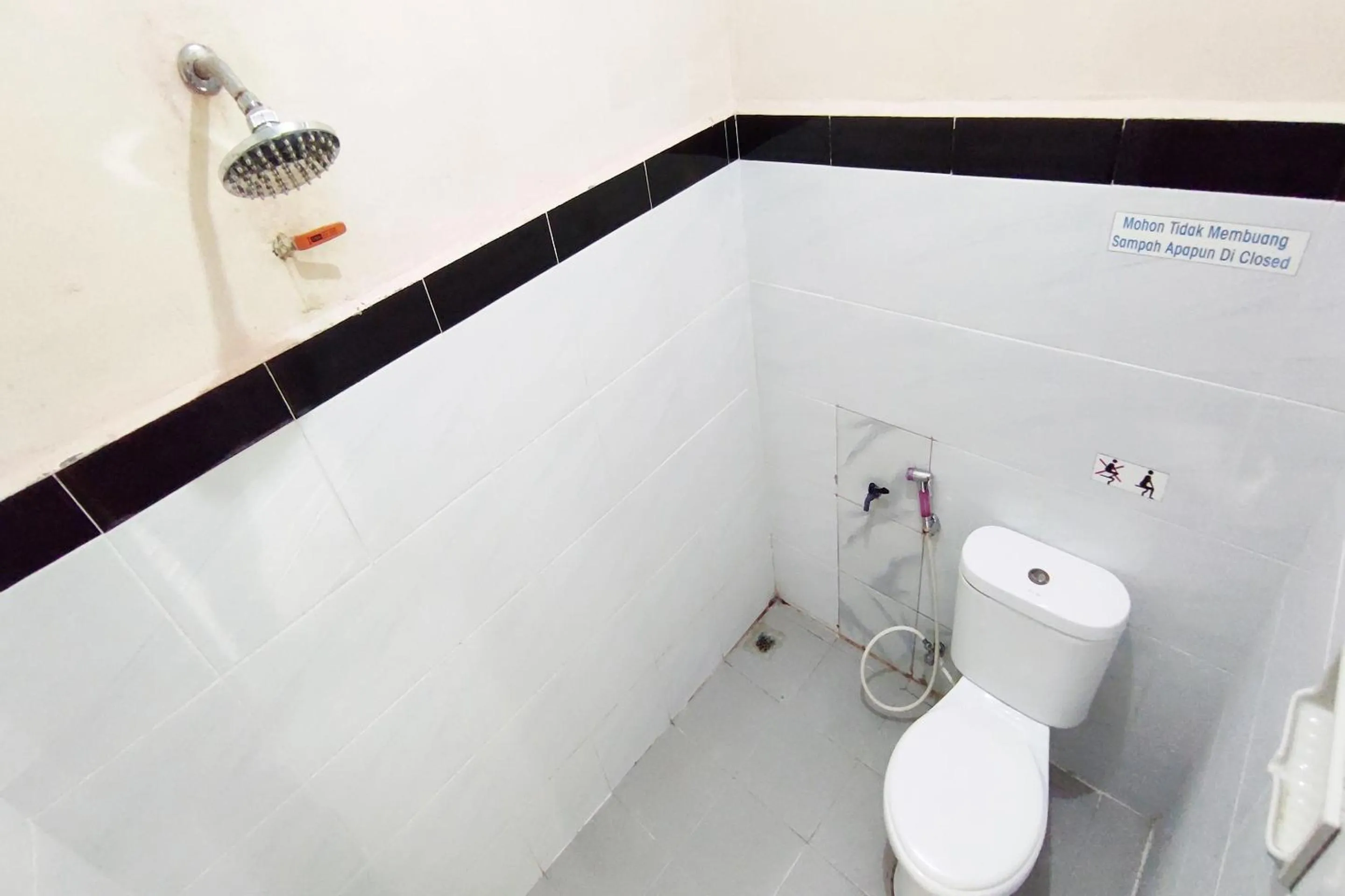 Bathroom in Hotel O Pondok Almirah