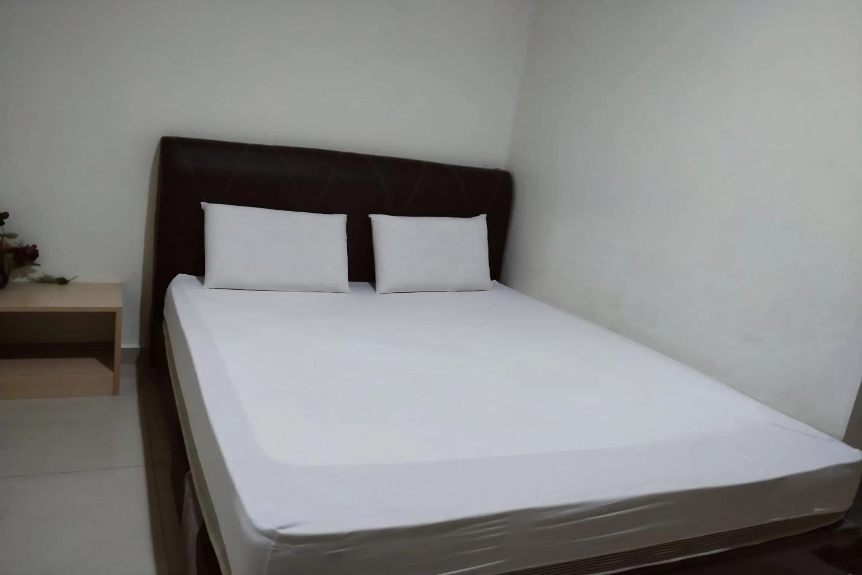 Bedroom, Bed in Hotel O Pondok Almirah