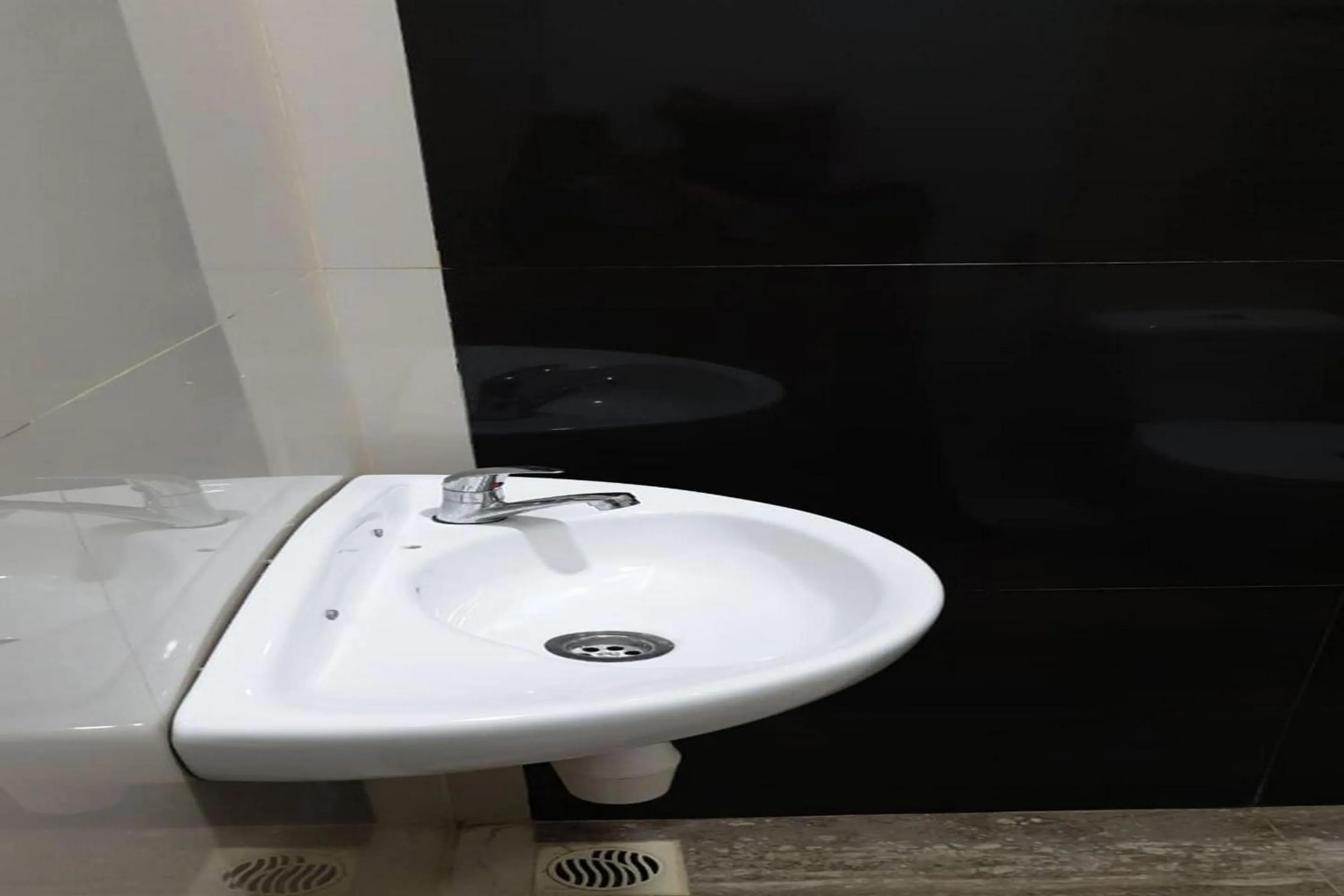 Bathroom in Hotel O Wisma Haji BunbunNearYani Heahlerr