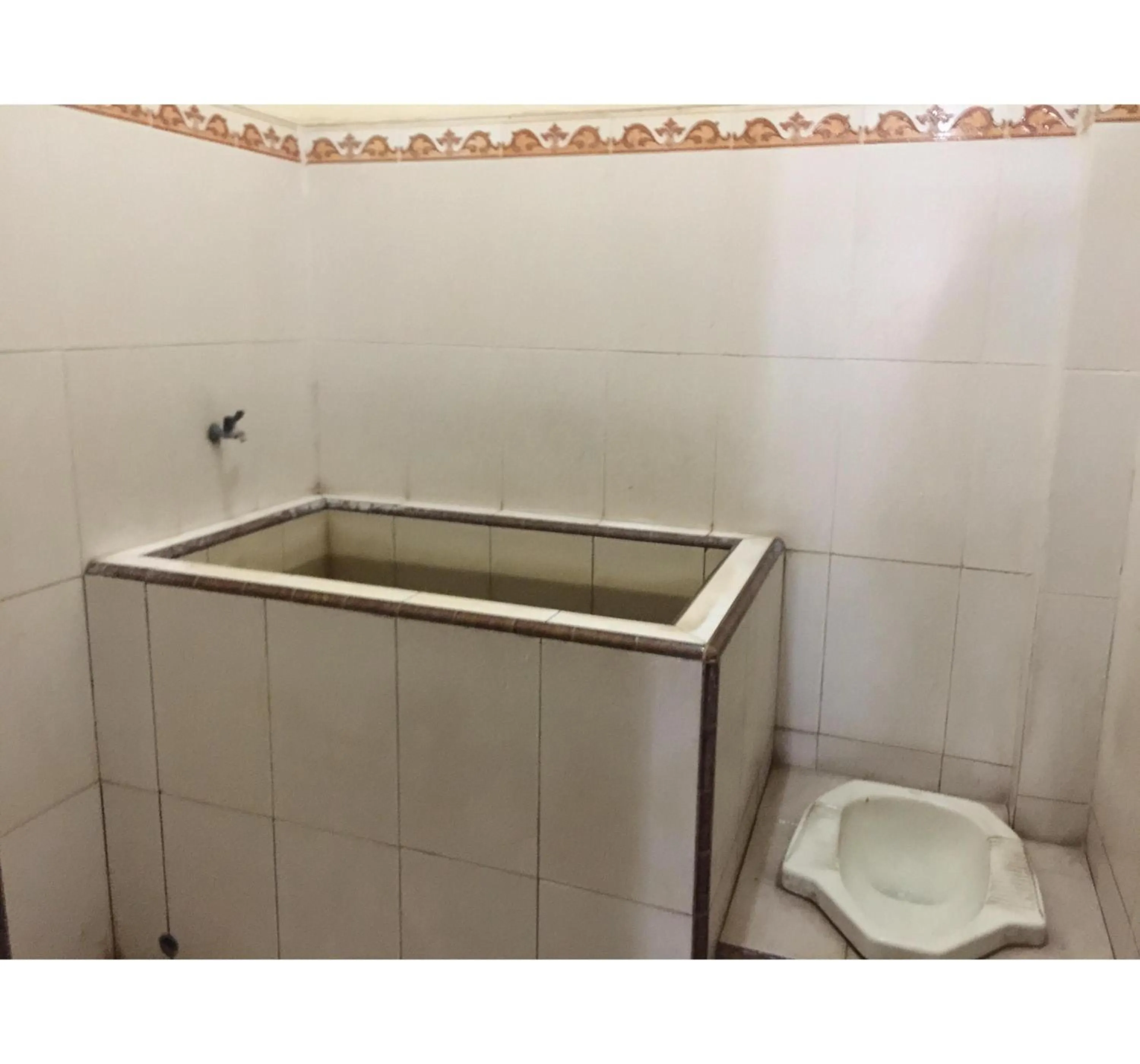 Bathroom in Hotel O Homestay Puri Indah SyariahNearBandara Internasional Juanda