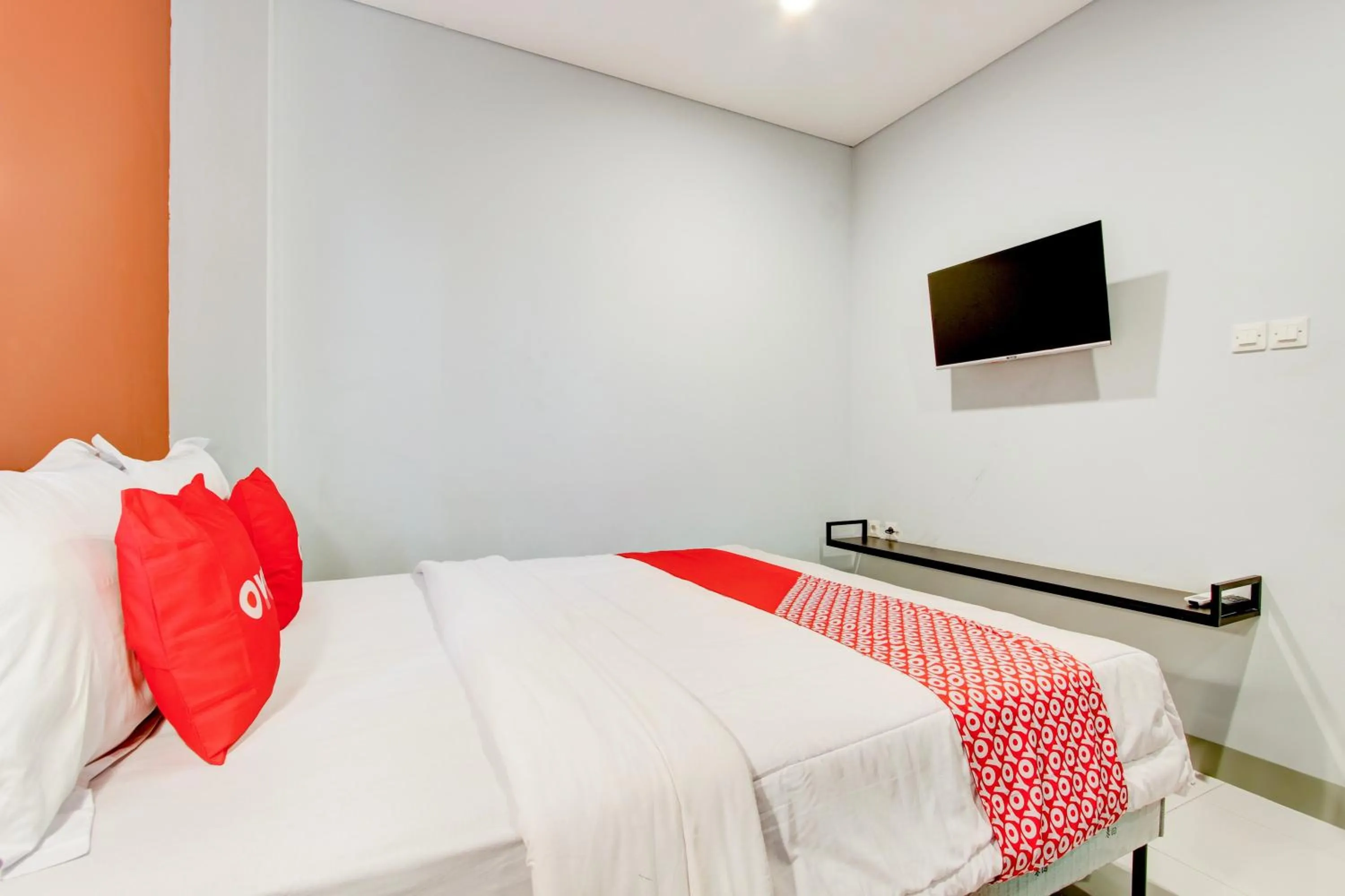 Bedroom, Bed in Hotel O Rubina Syariah Hotel