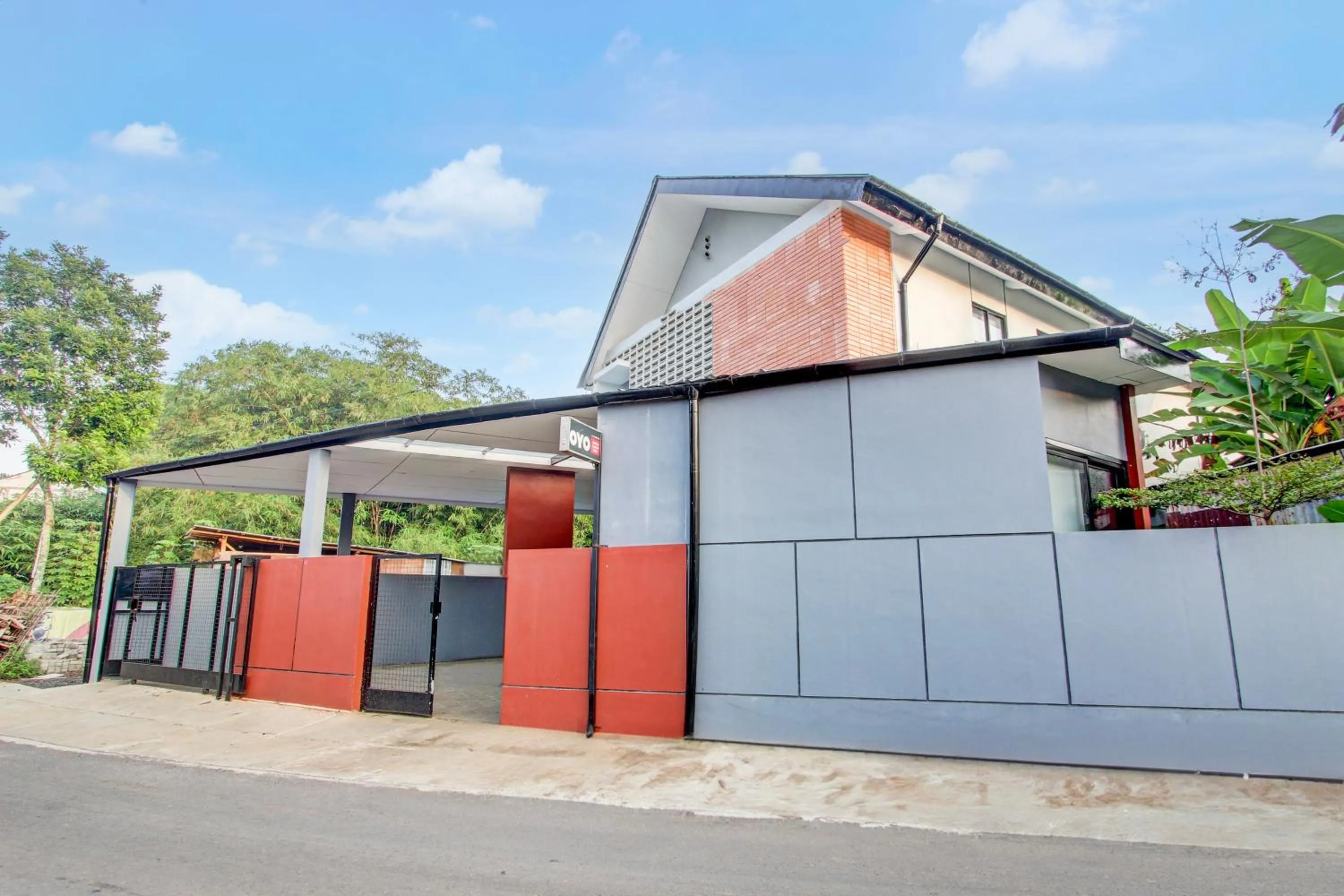 Facade/entrance in Hotel O Rubina Syariah Hotel