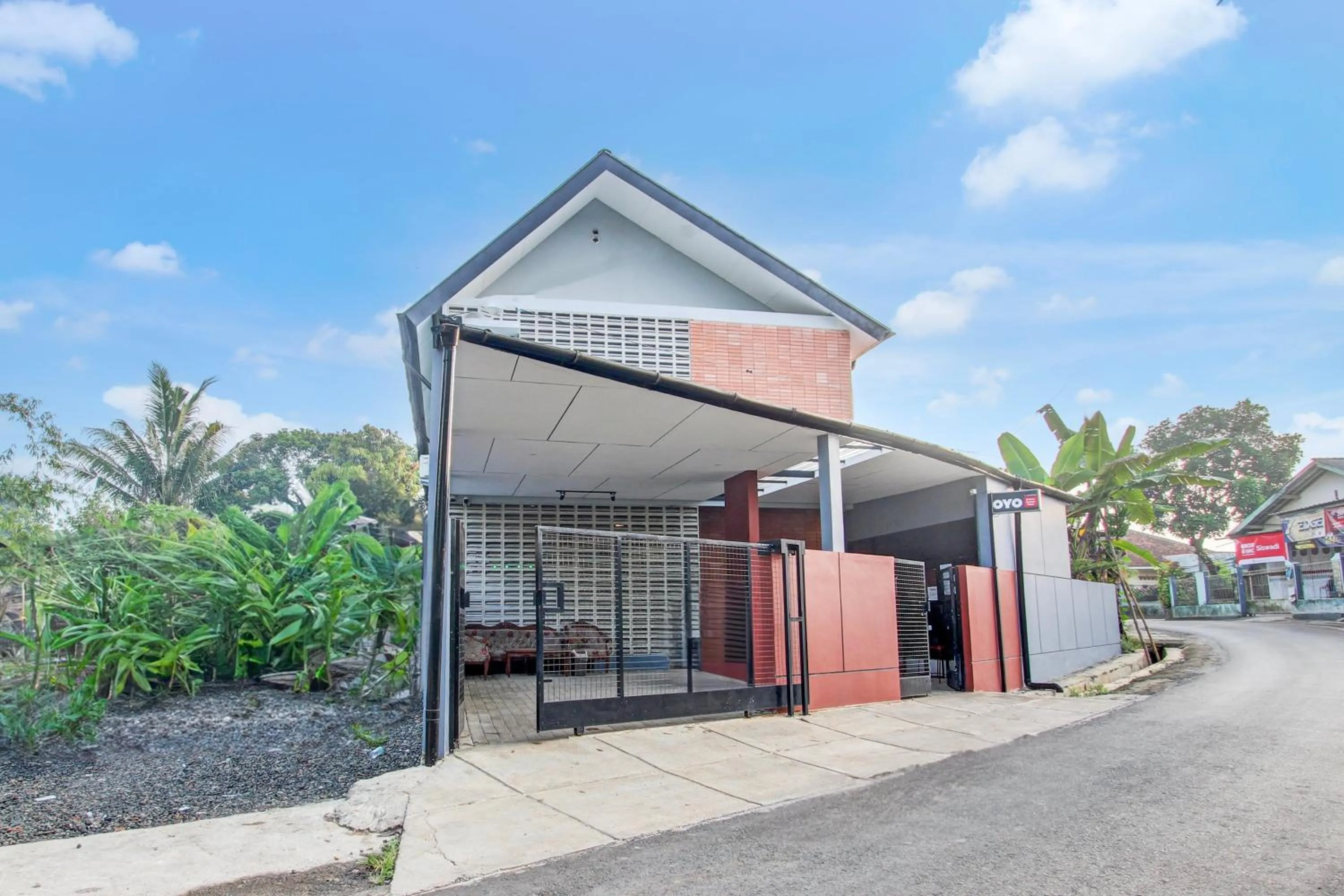 Facade/entrance in Hotel O Rubina Syariah Hotel