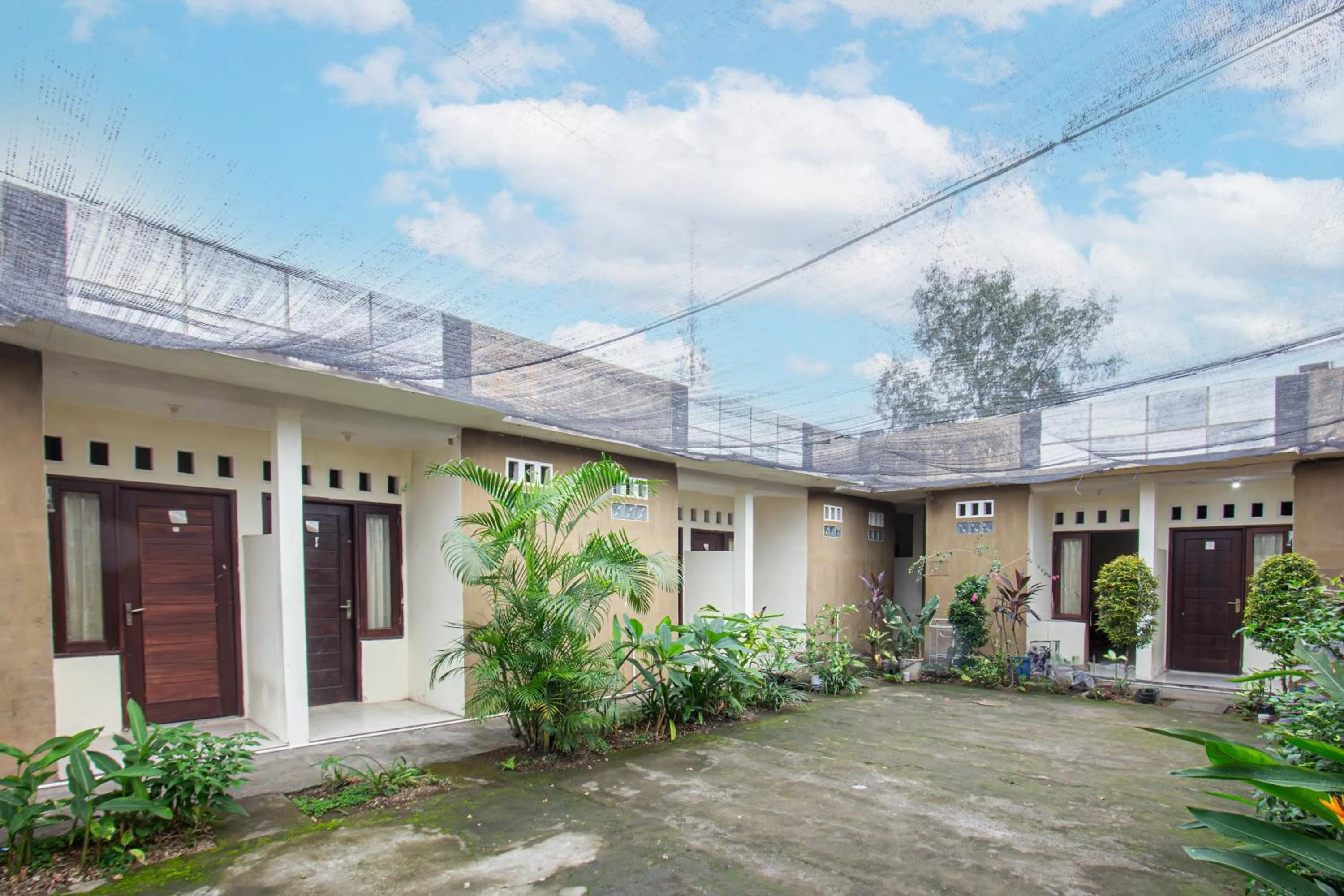 Facade/entrance in Hotel O Penginapan Melati Tanjung Near Kantor Pengamat Pengairan Tanjung