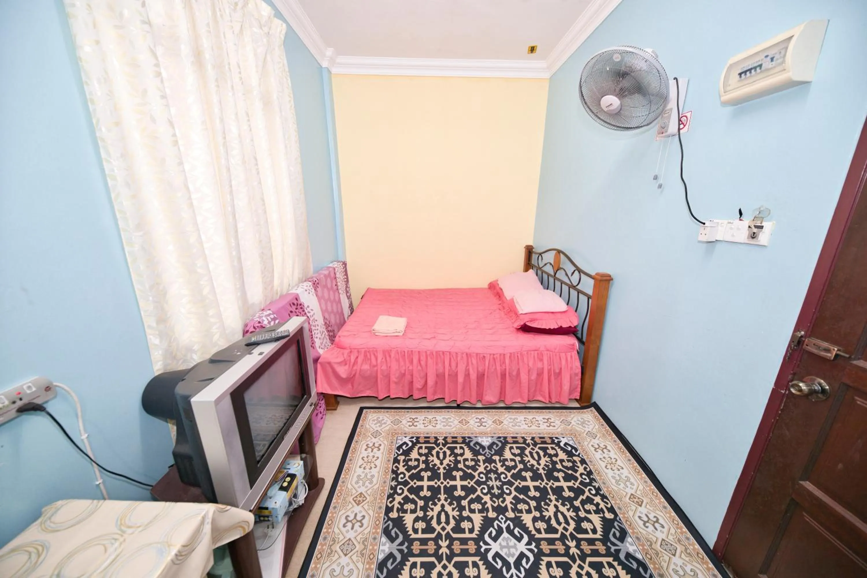 Bedroom in OYO 90915 Ilham Villa