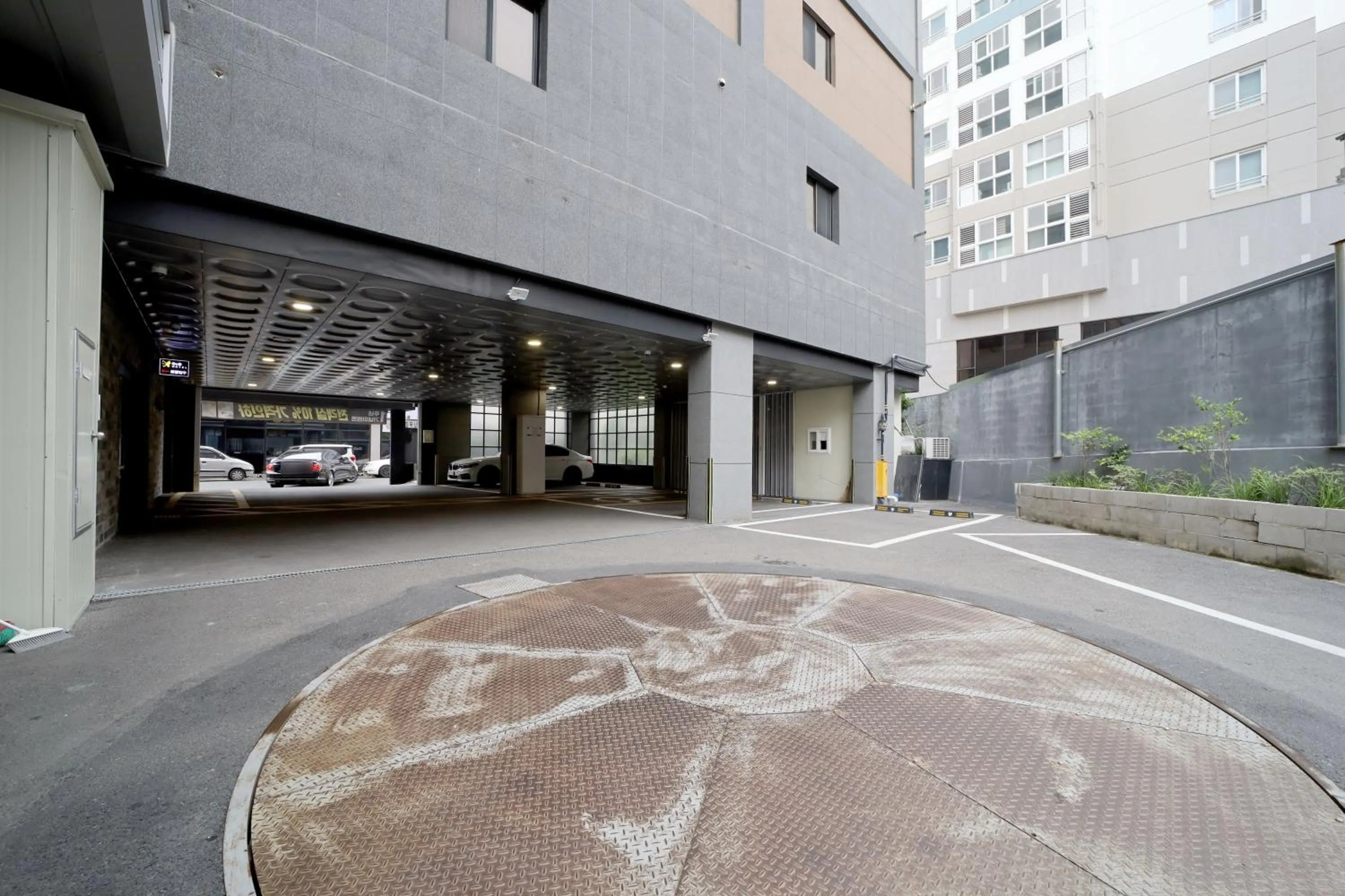 Parking in G&G Hotel