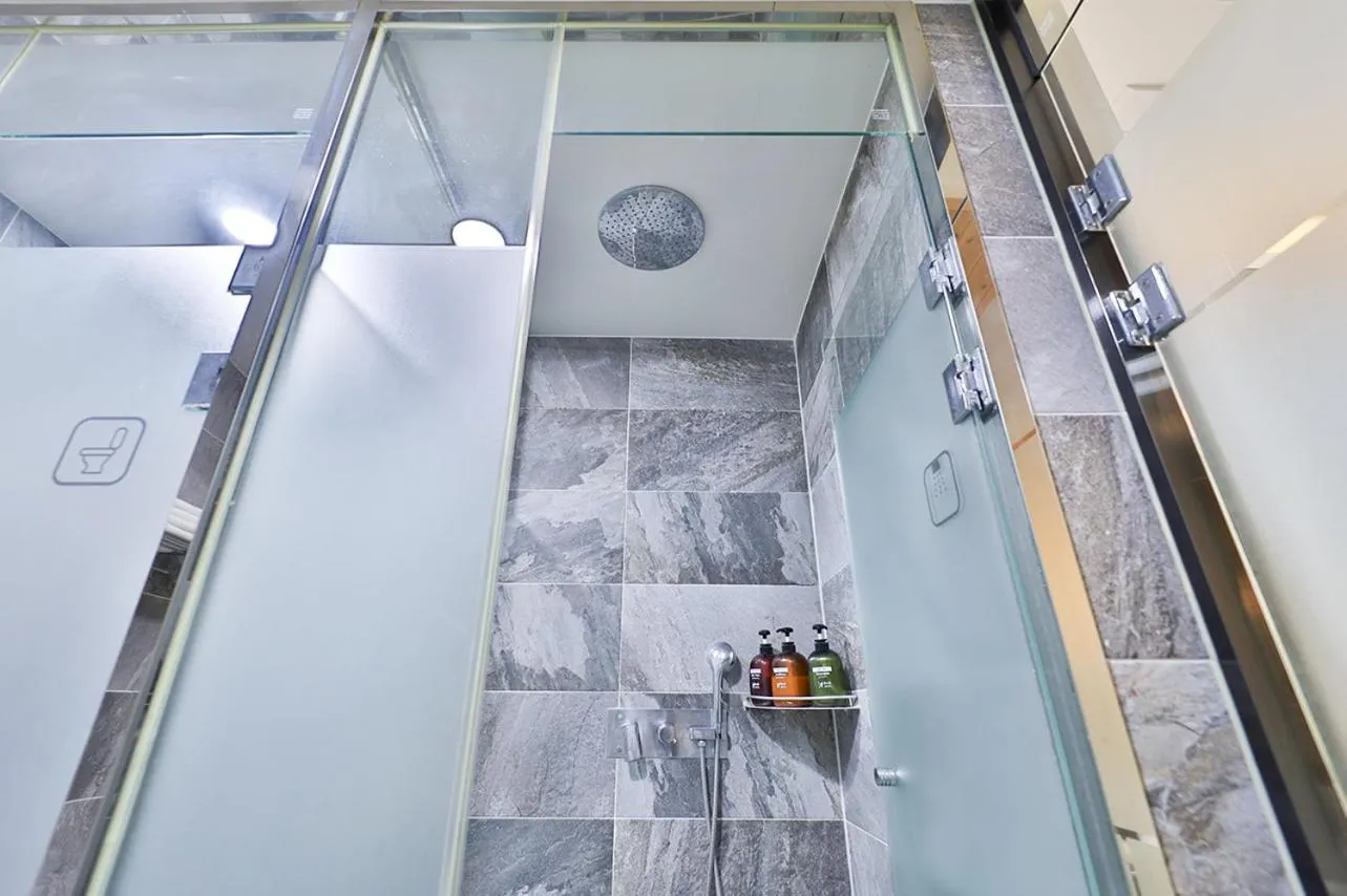 Bathroom in G&G Hotel