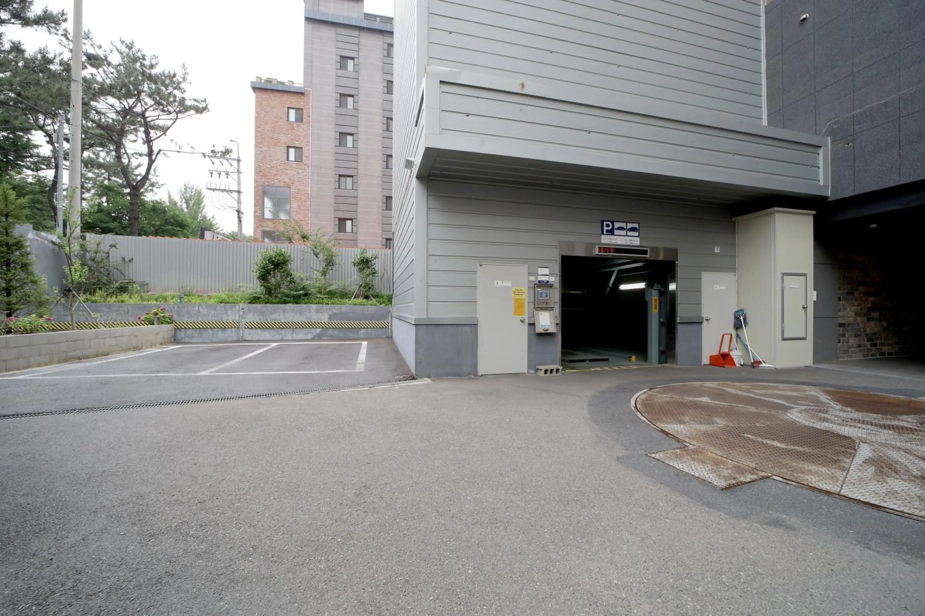 Parking in G&G Hotel