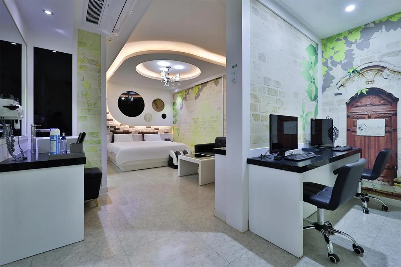 Area and facilities in G&G Hotel