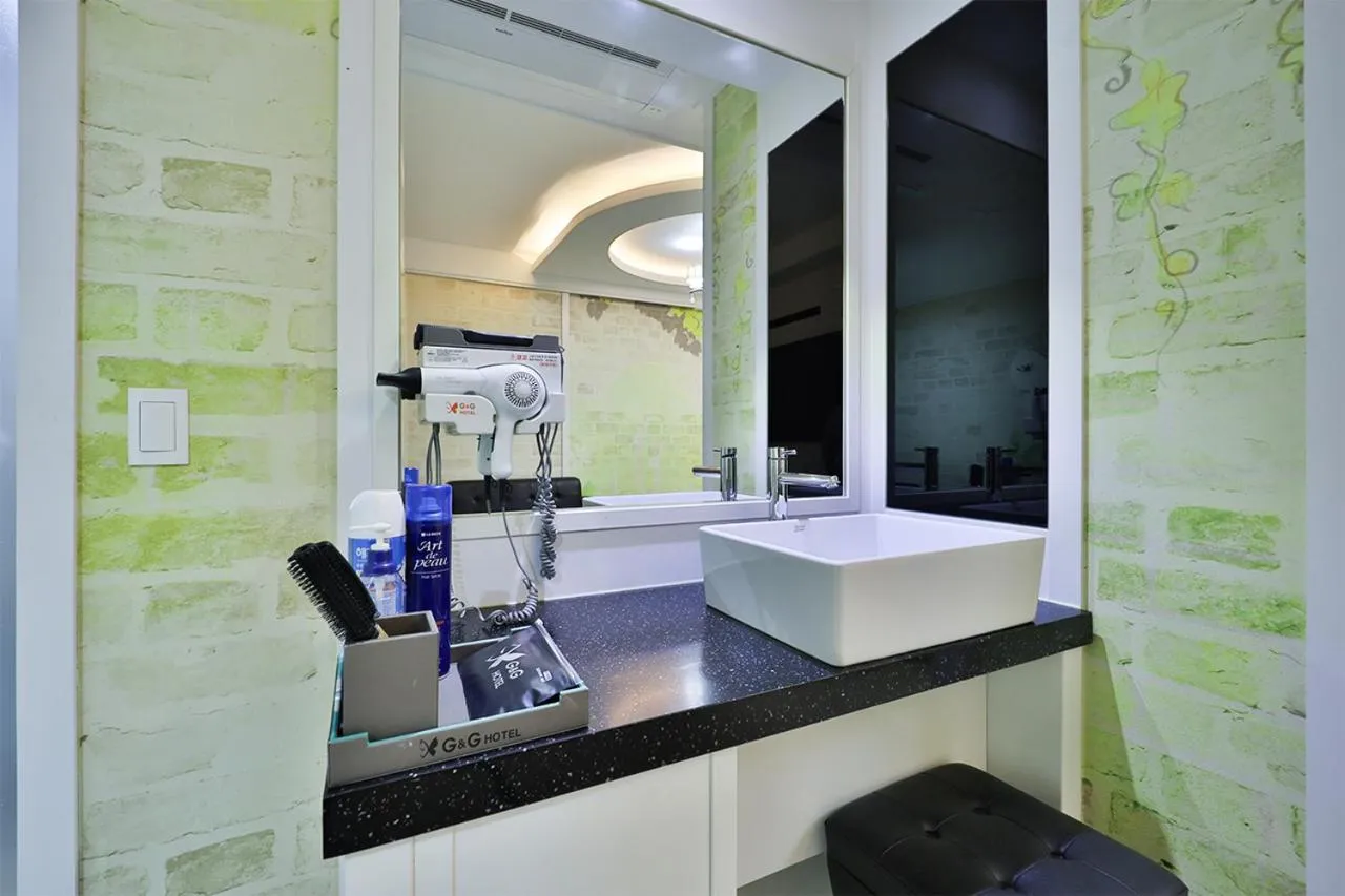 Bathroom in G&G Hotel