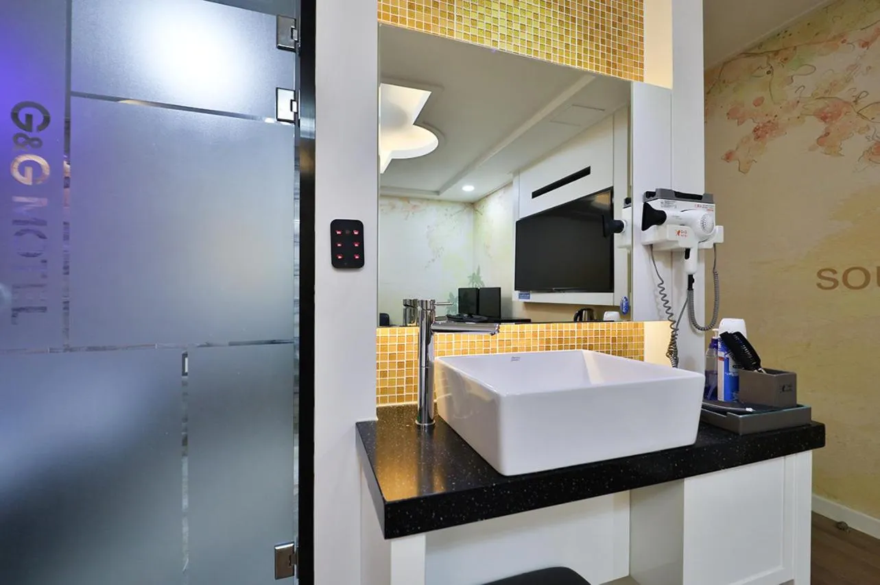 Bathroom in G&G Hotel