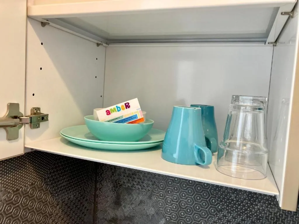 Kitchen or kitchenette in Amber Gardenview Studios Downtown