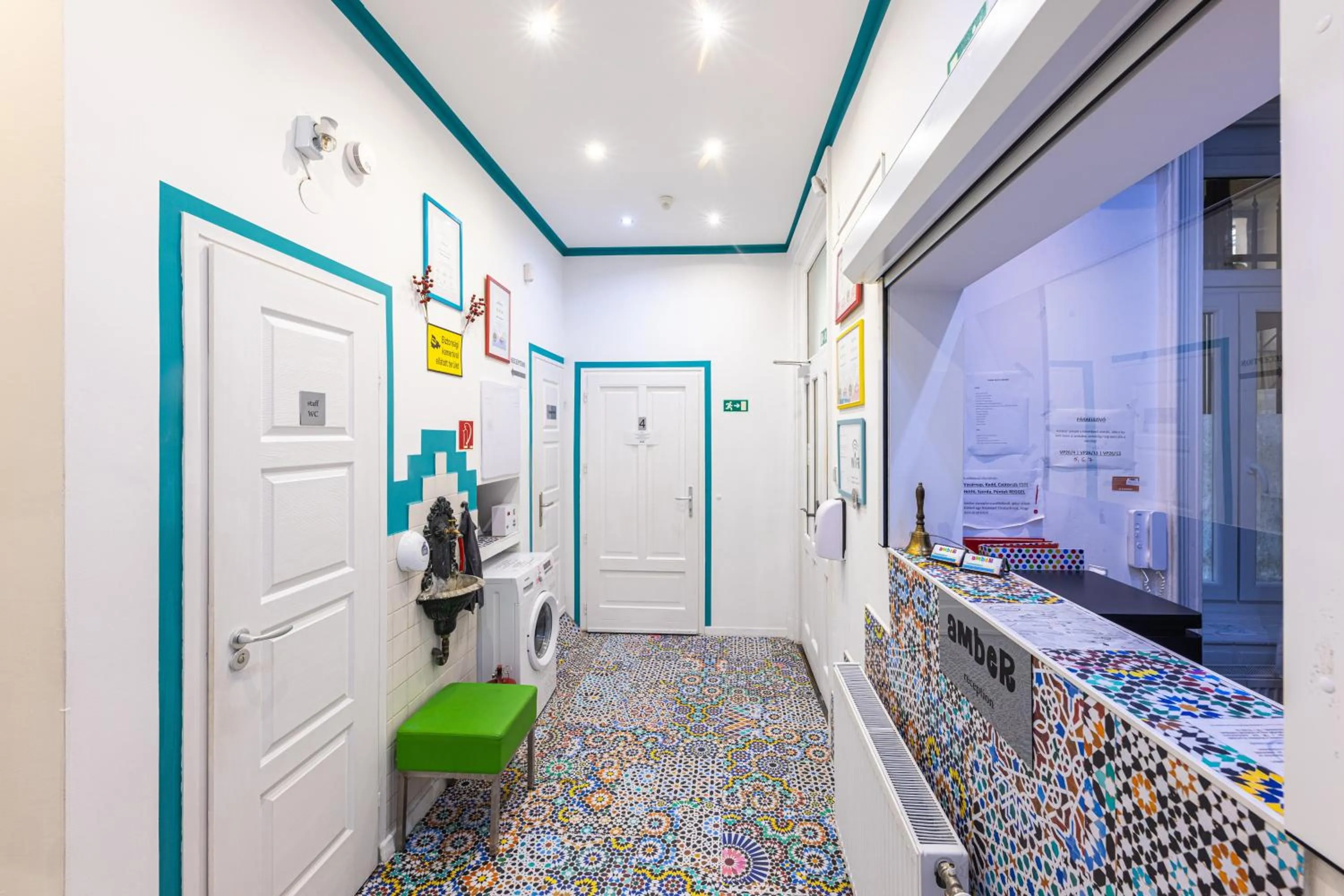 Property building, Bed in Amber Gardenview Studios Downtown