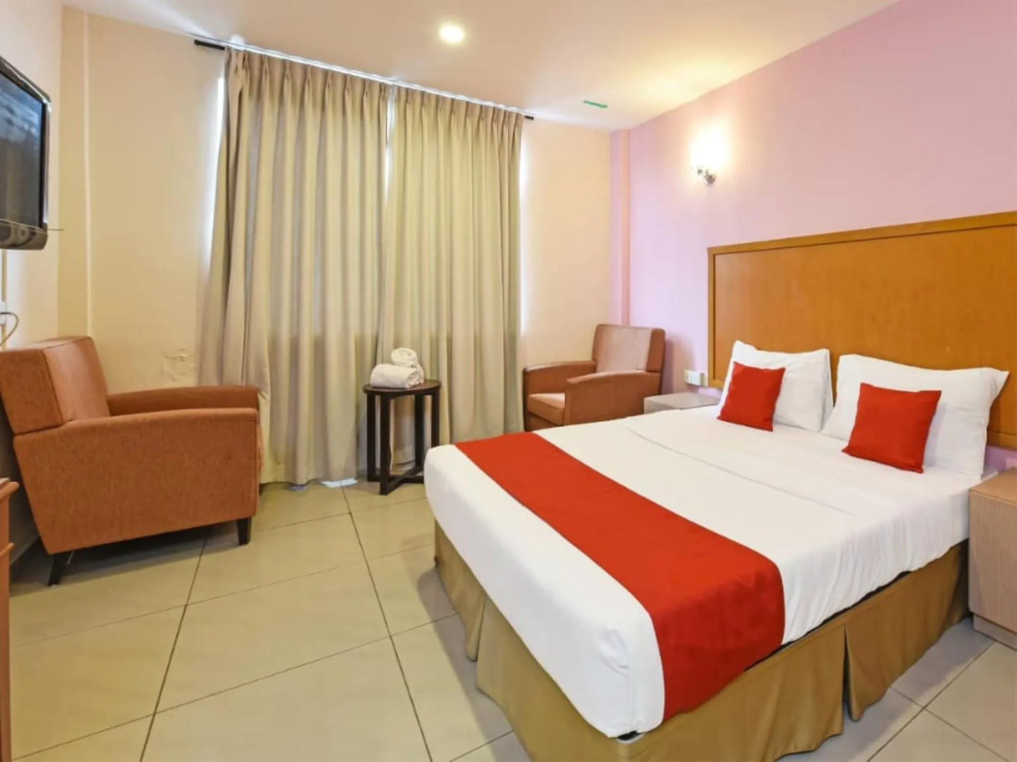 View (from property/room), Bed in MRC Hotel Melaka Raya