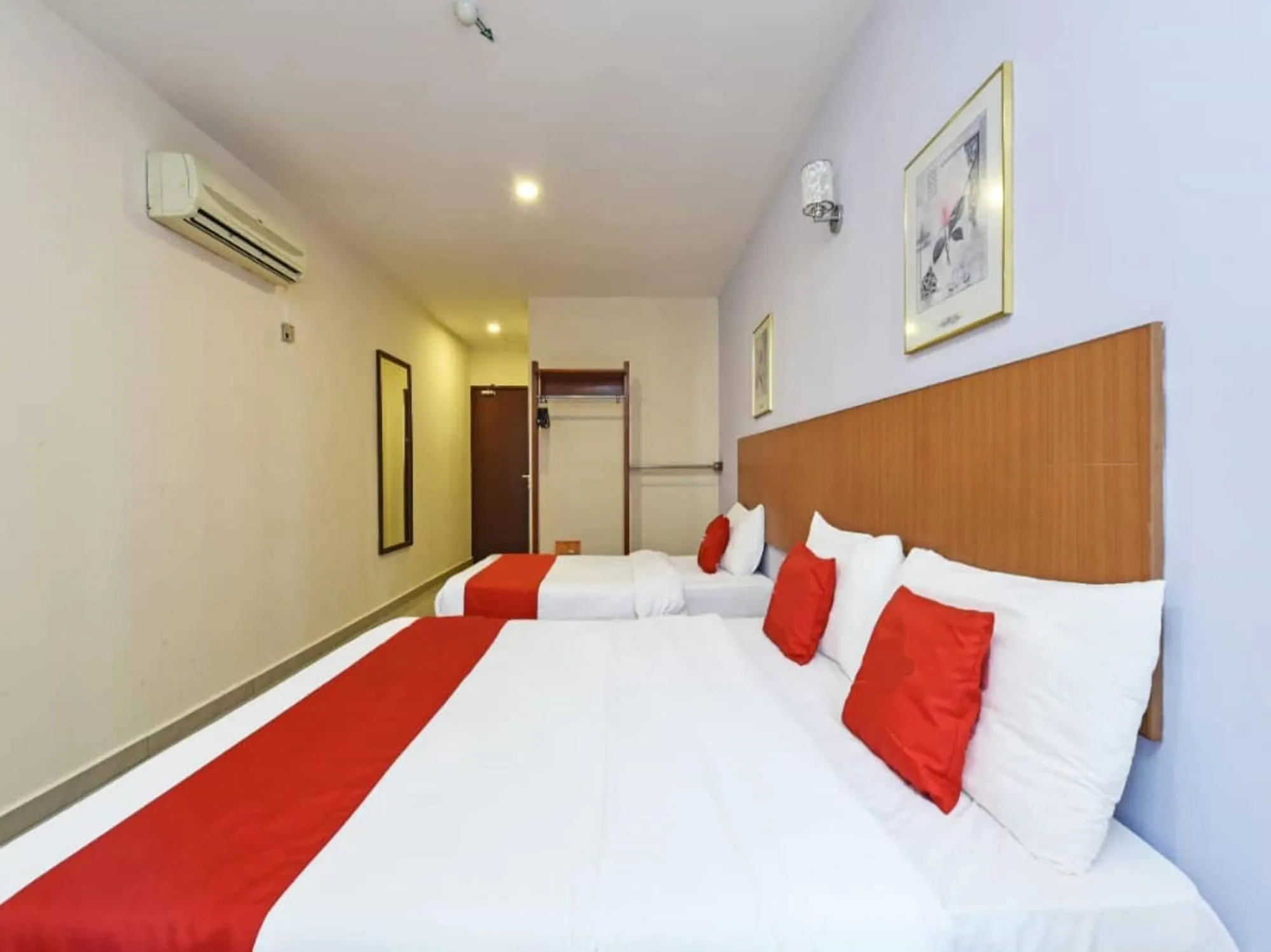 View (from property/room), Bed in MRC Hotel Melaka Raya