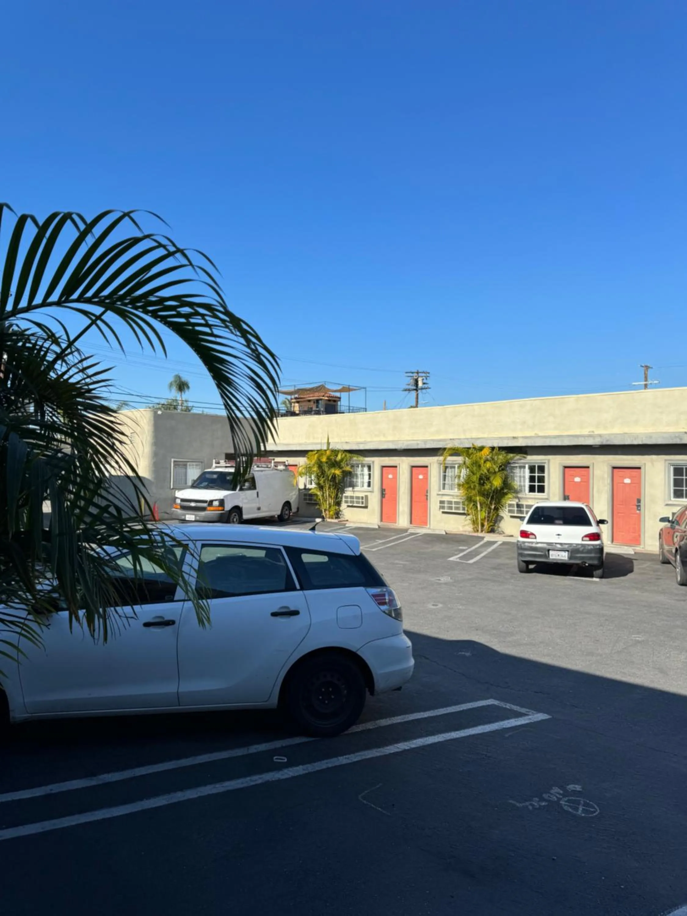 Parking in La Cienega Inn Motel