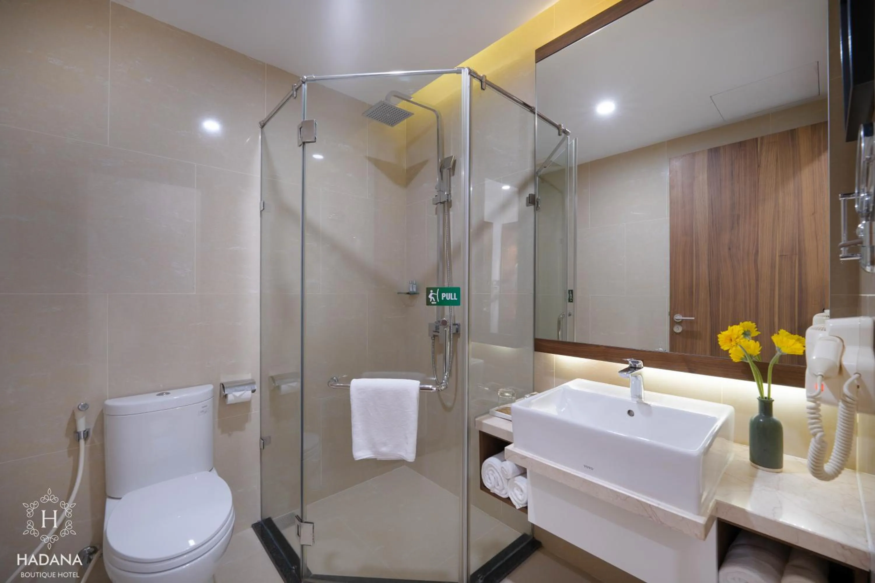 Shower in Hadana Boutique Hotel Danang