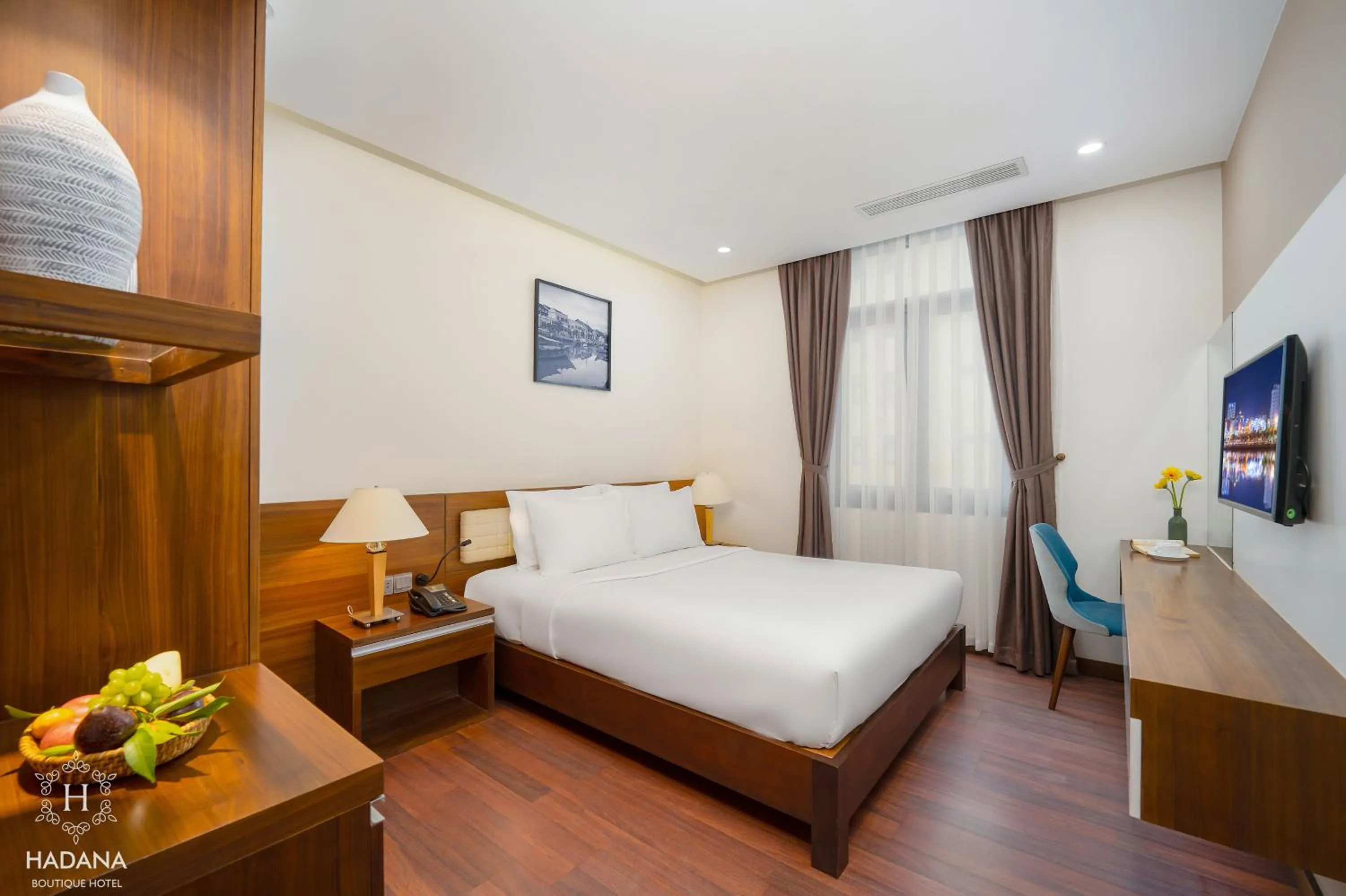 Communal lounge/ TV room, Bed in Hadana Boutique Hotel Danang