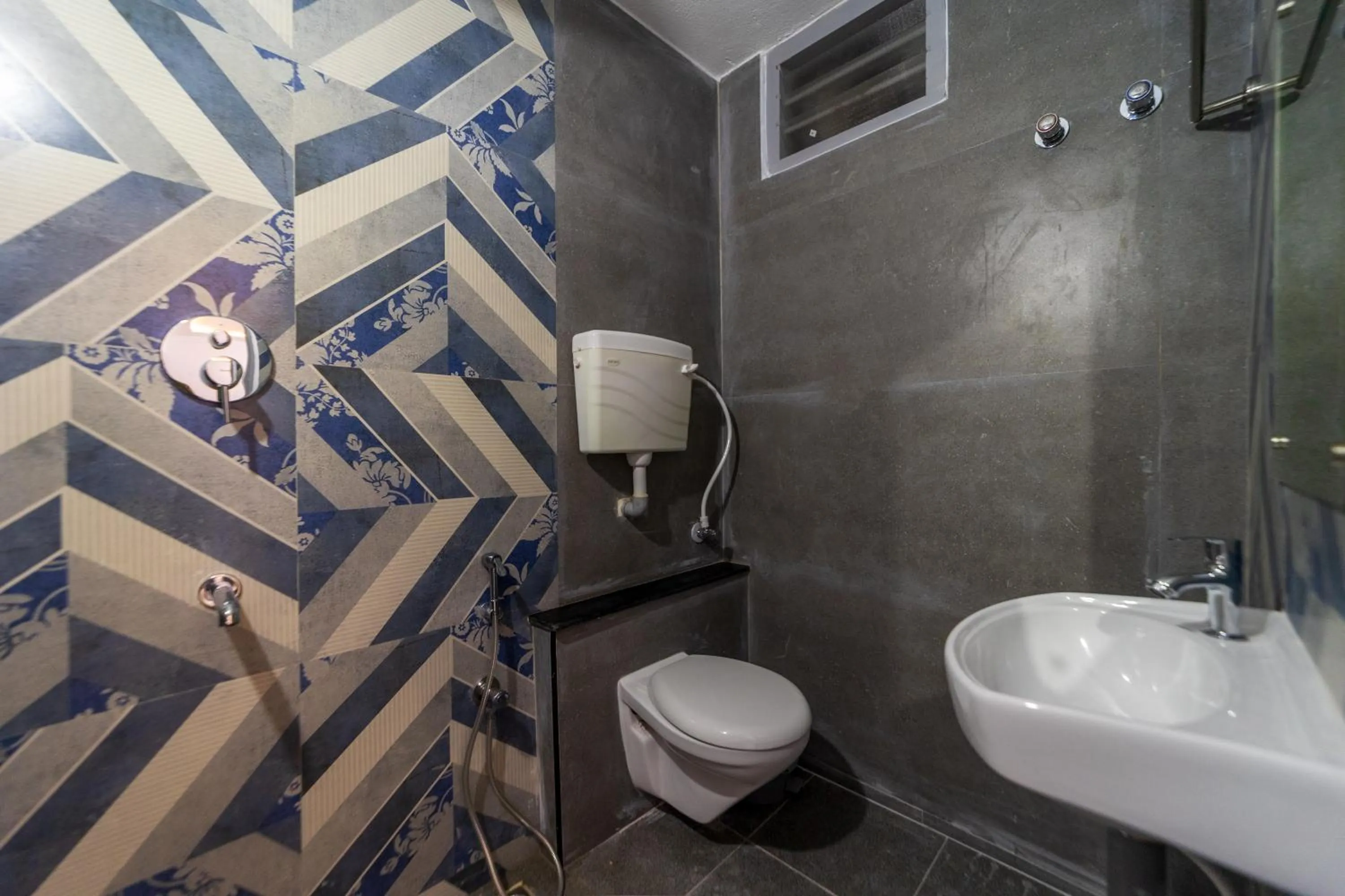 Shower in Bonne Chance Heritage Residence