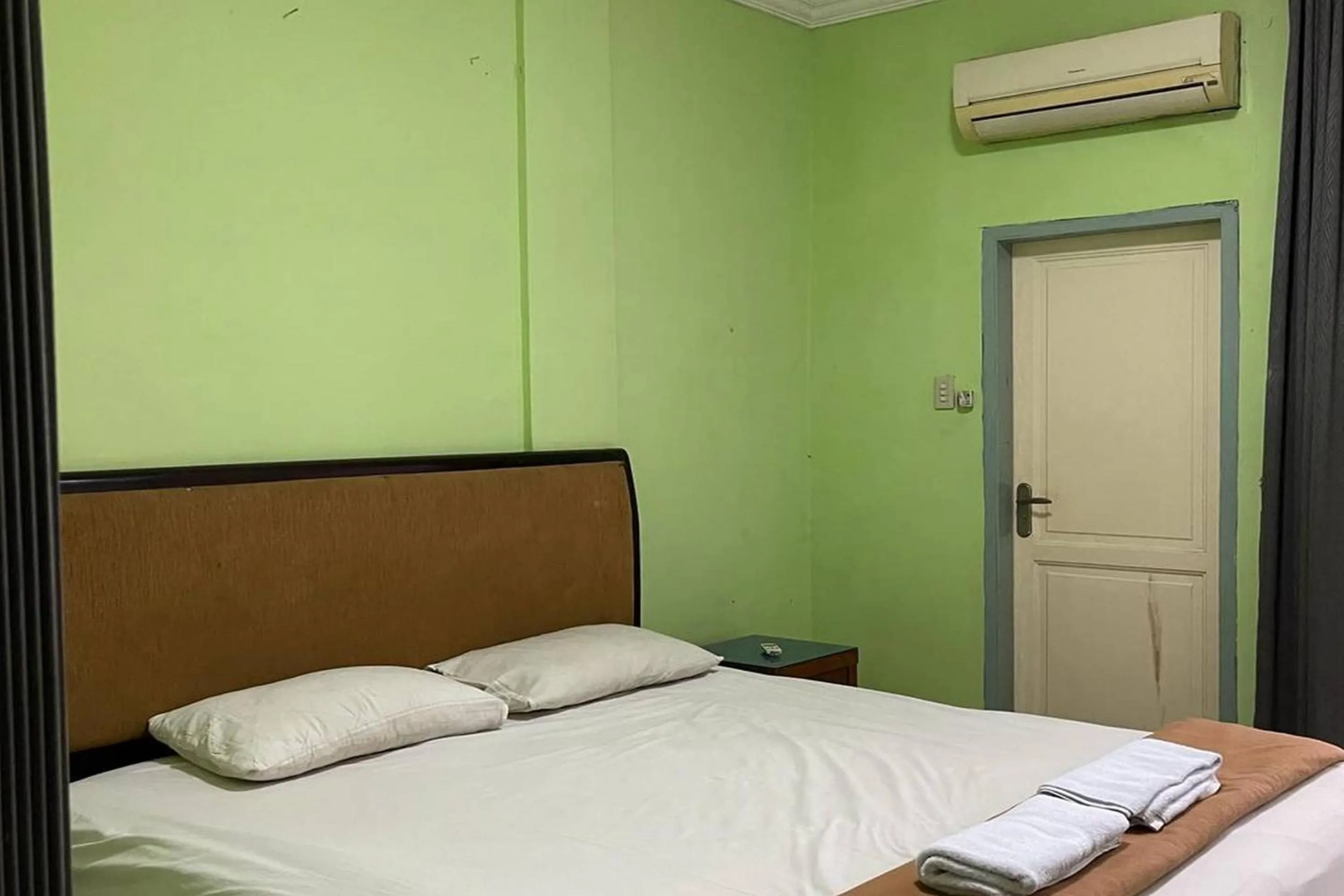 Bedroom in Hotel O Saril Riverside HomestayNearLapangan Musara Alun
