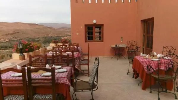 Patio in Hotel Almanader