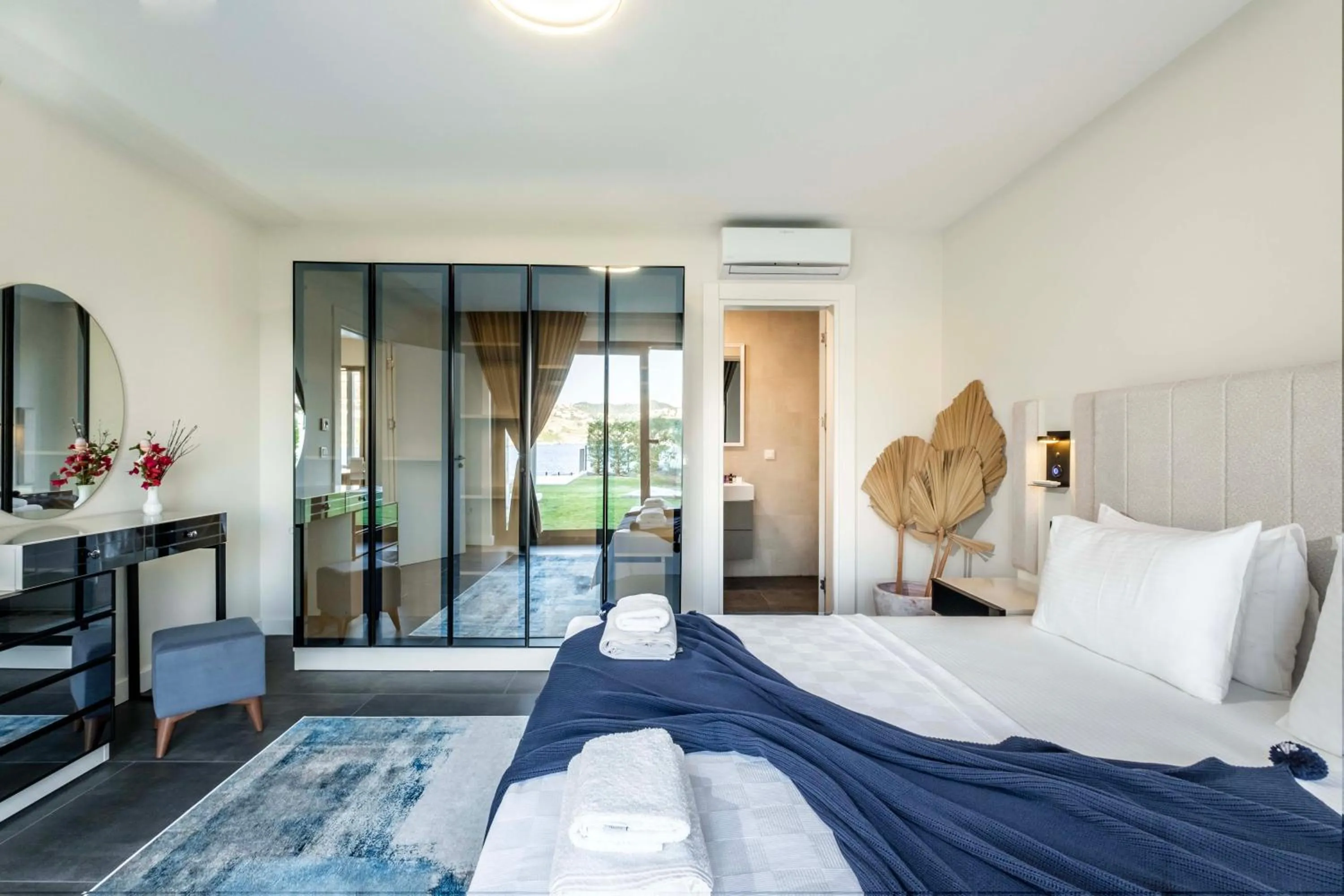 Bathroom, Bed in Bovilla Hotel Salt Yalıkavak