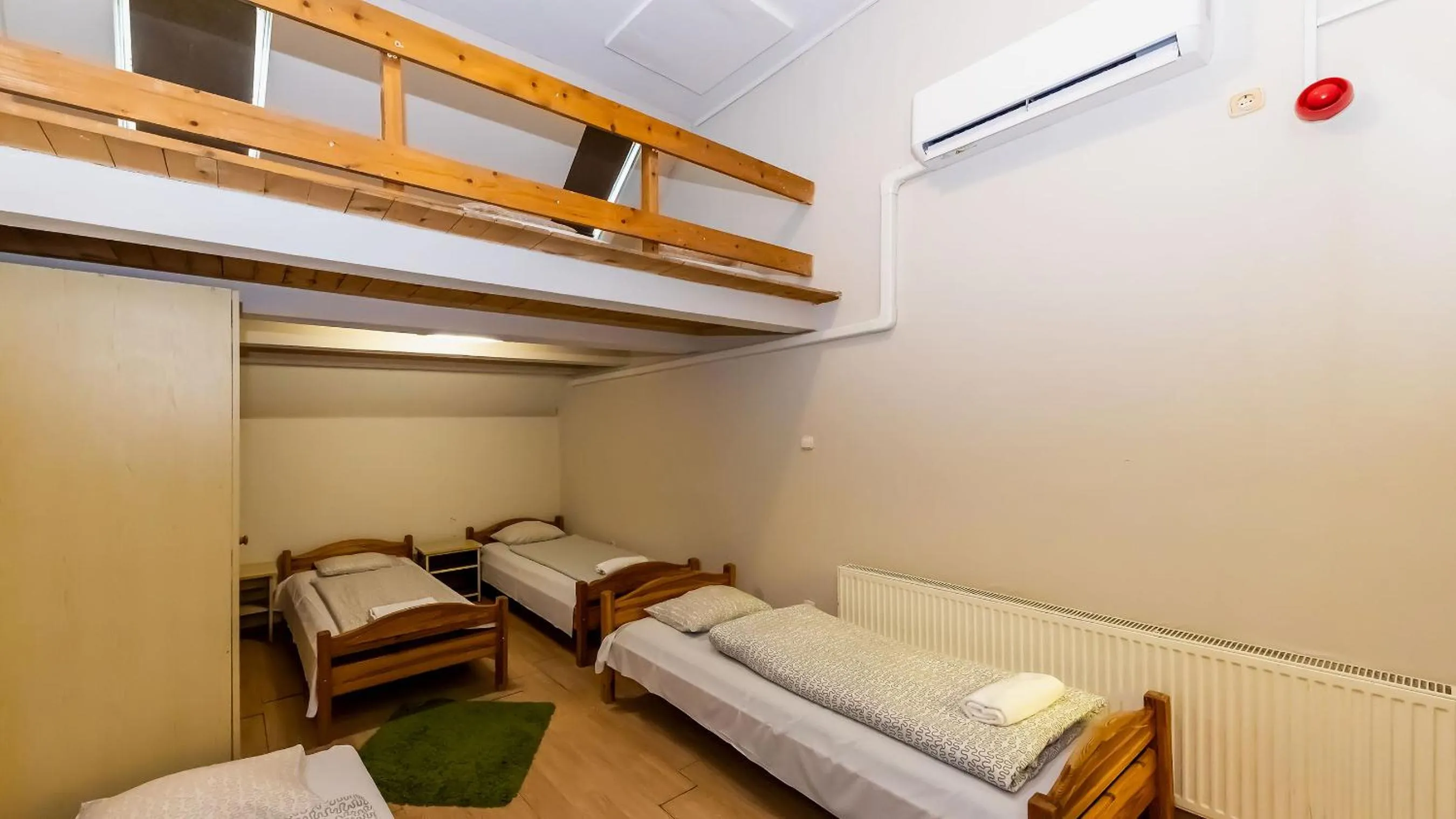 Photo of the whole room in Csillagtúra Panzió