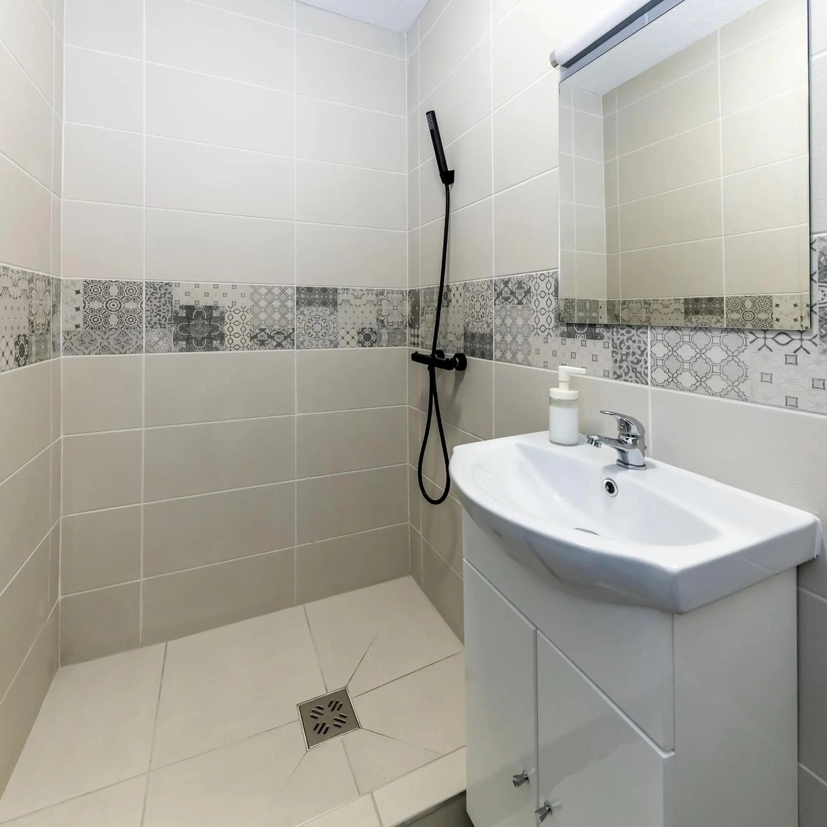 Shower, Bathroom in Csillagtúra Panzió