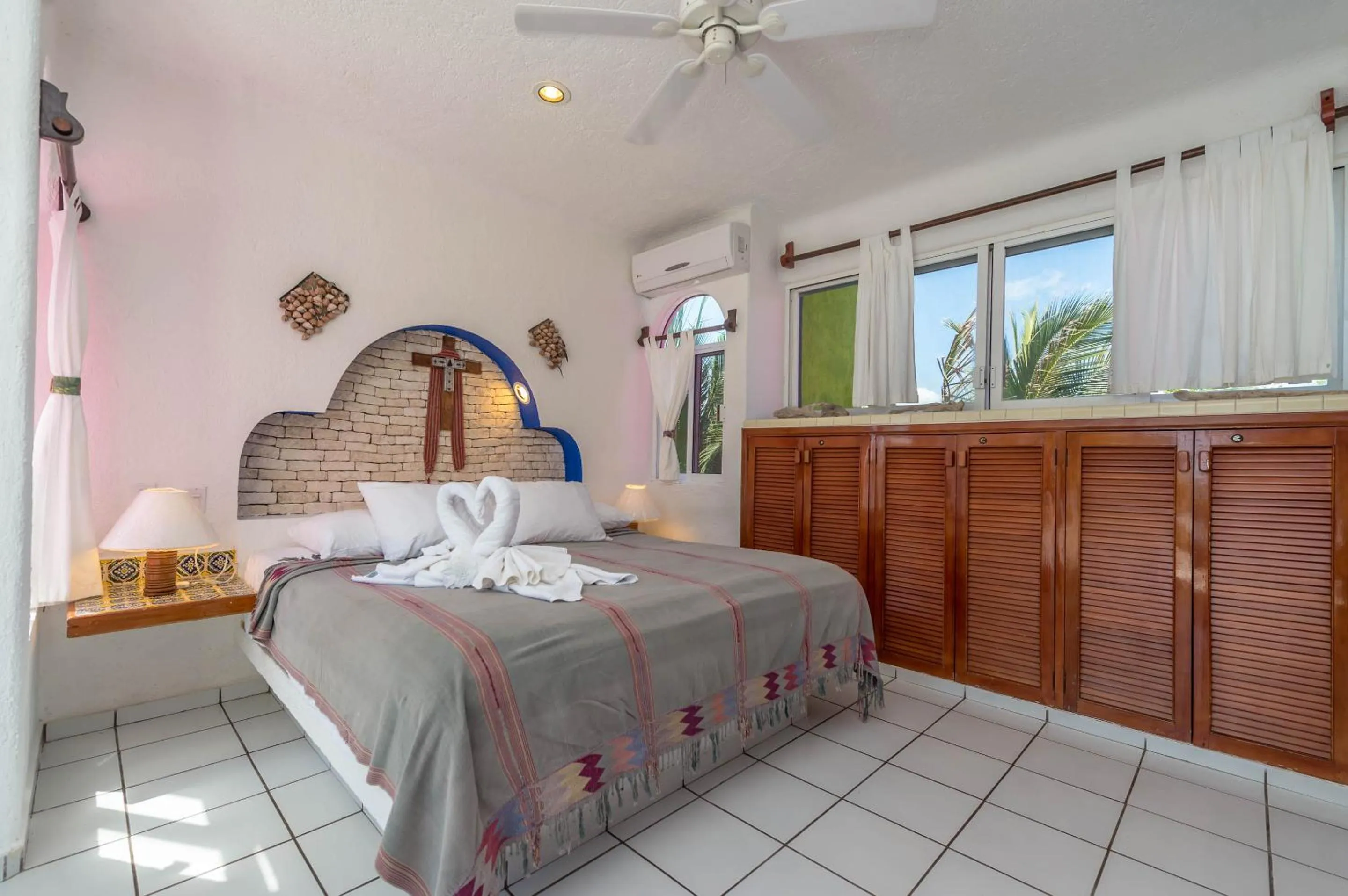 Photo of the whole room, Bed in Del Sol Beachfront