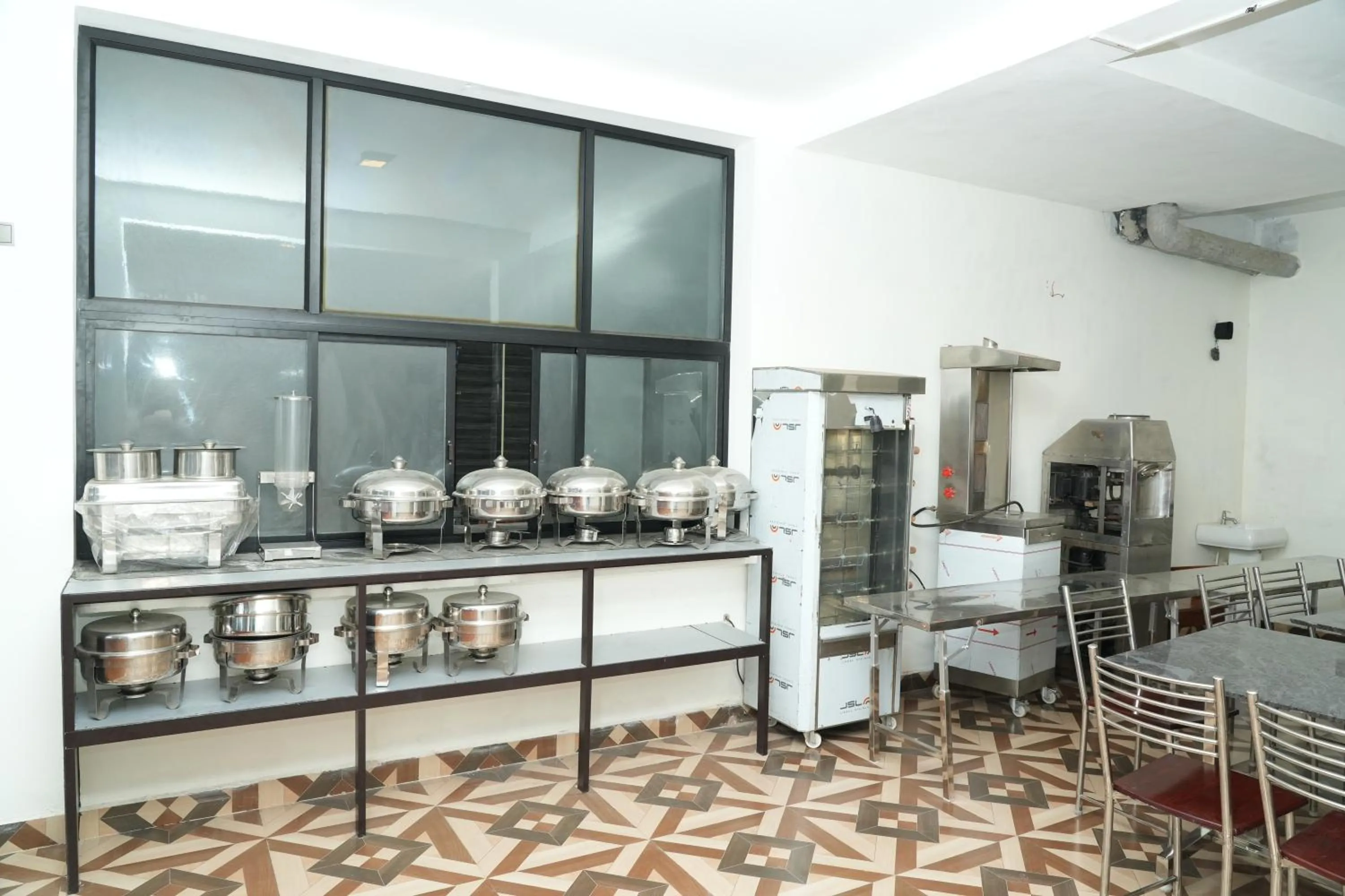 Restaurant/places to eat in Vetrivel International by Brown Tree Resorts