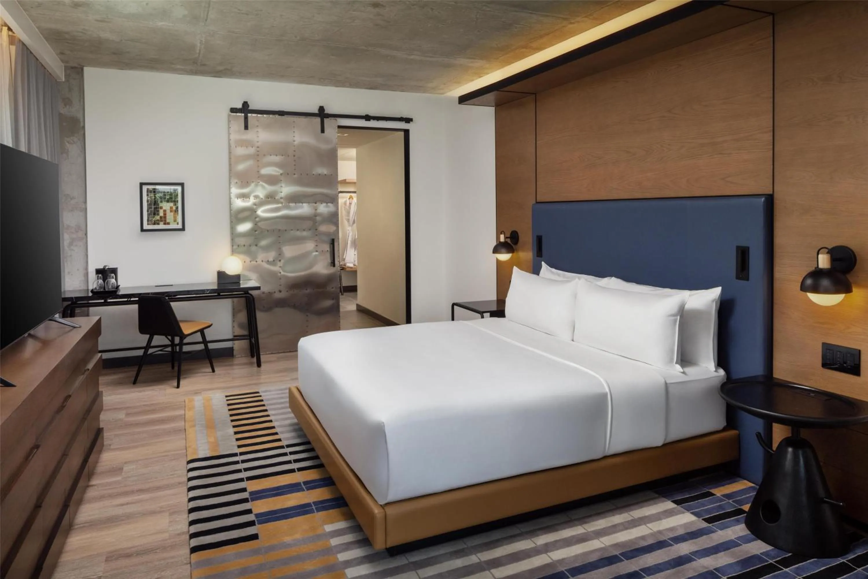 Bedroom, Bed in Canopy By Hilton Nashville Downtown The Gulch