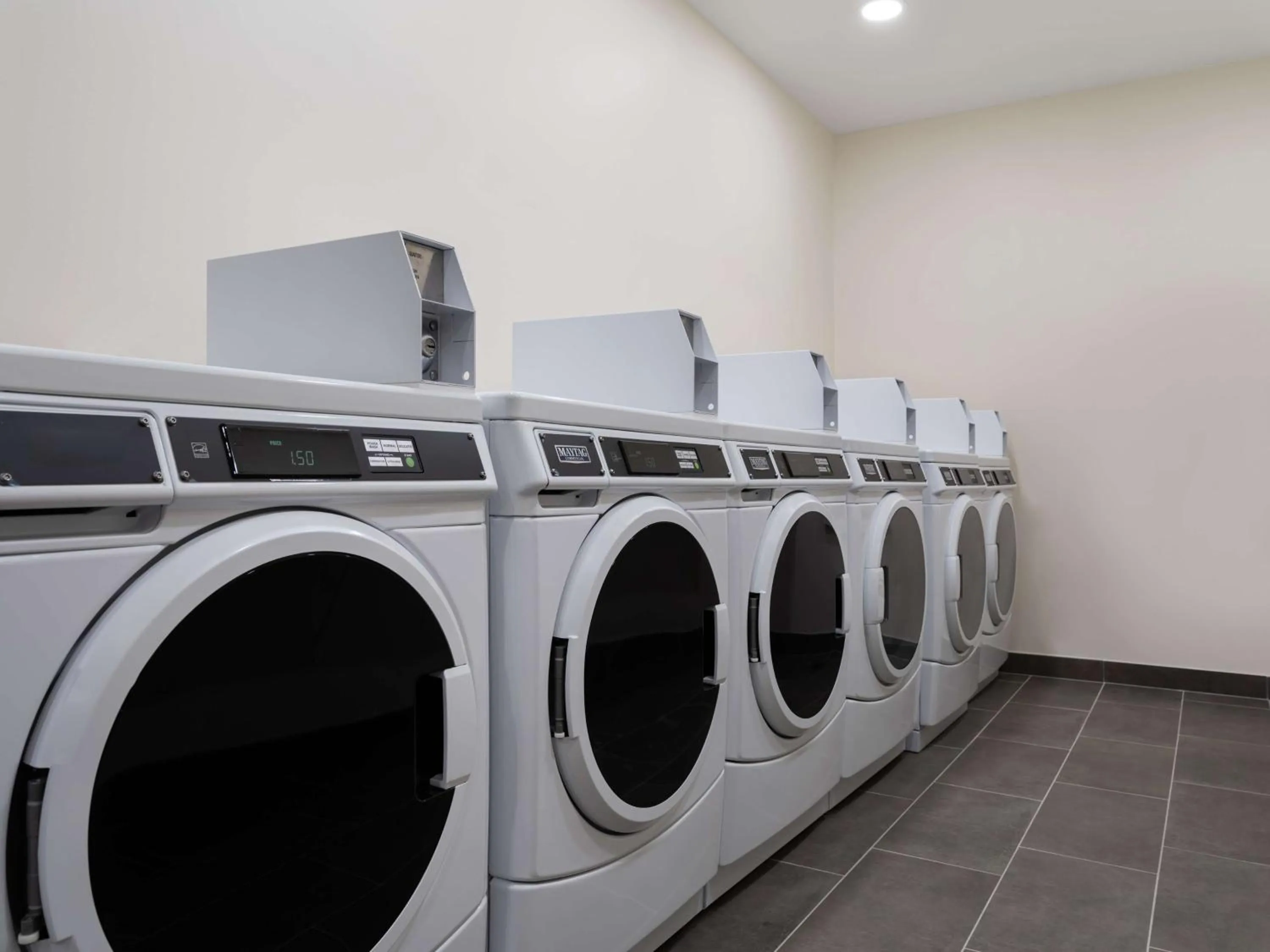 laundry in Home2 Suites By Hilton Brownsburg