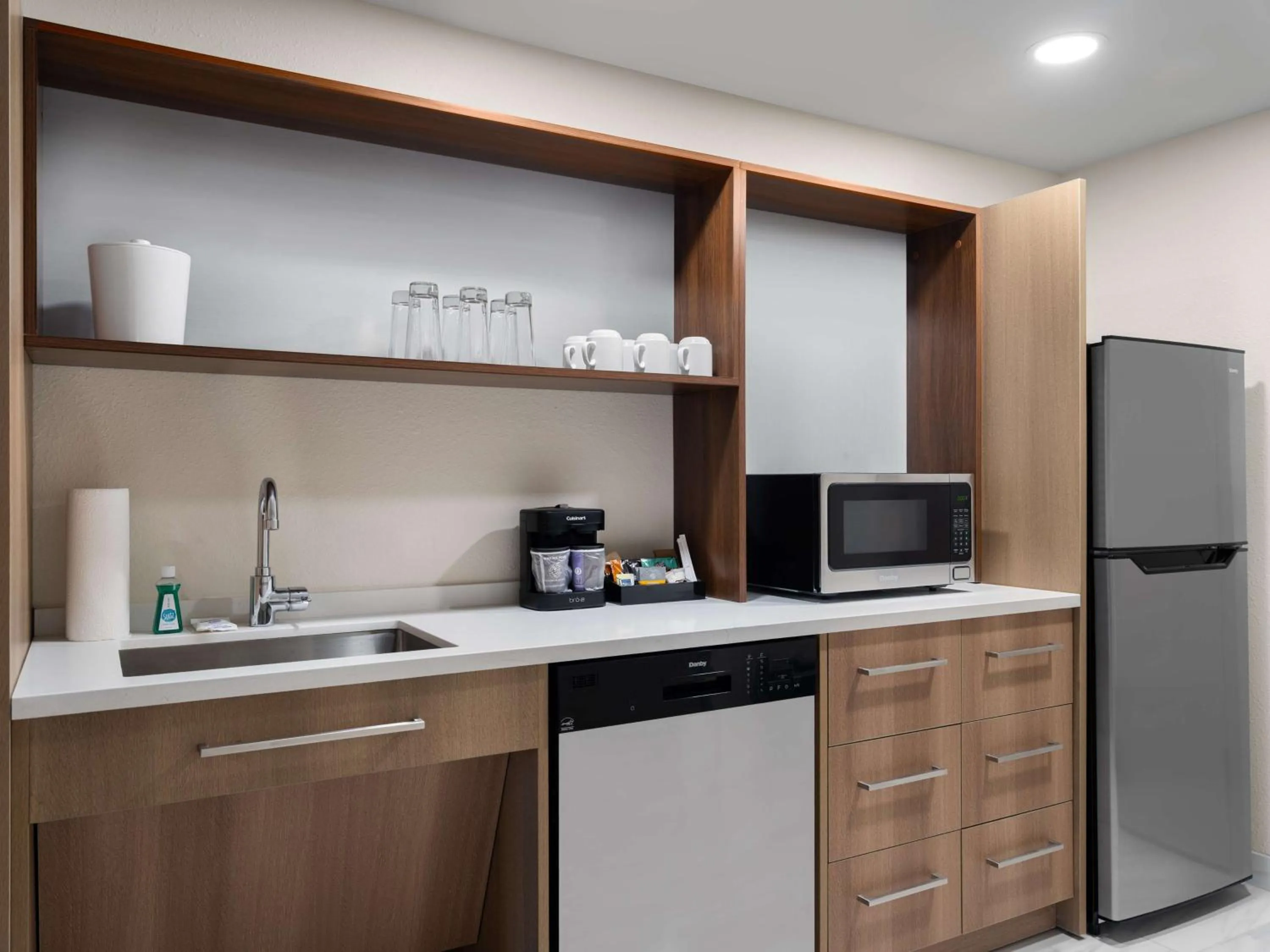Kitchen or kitchenette in Home2 Suites By Hilton Brownsburg