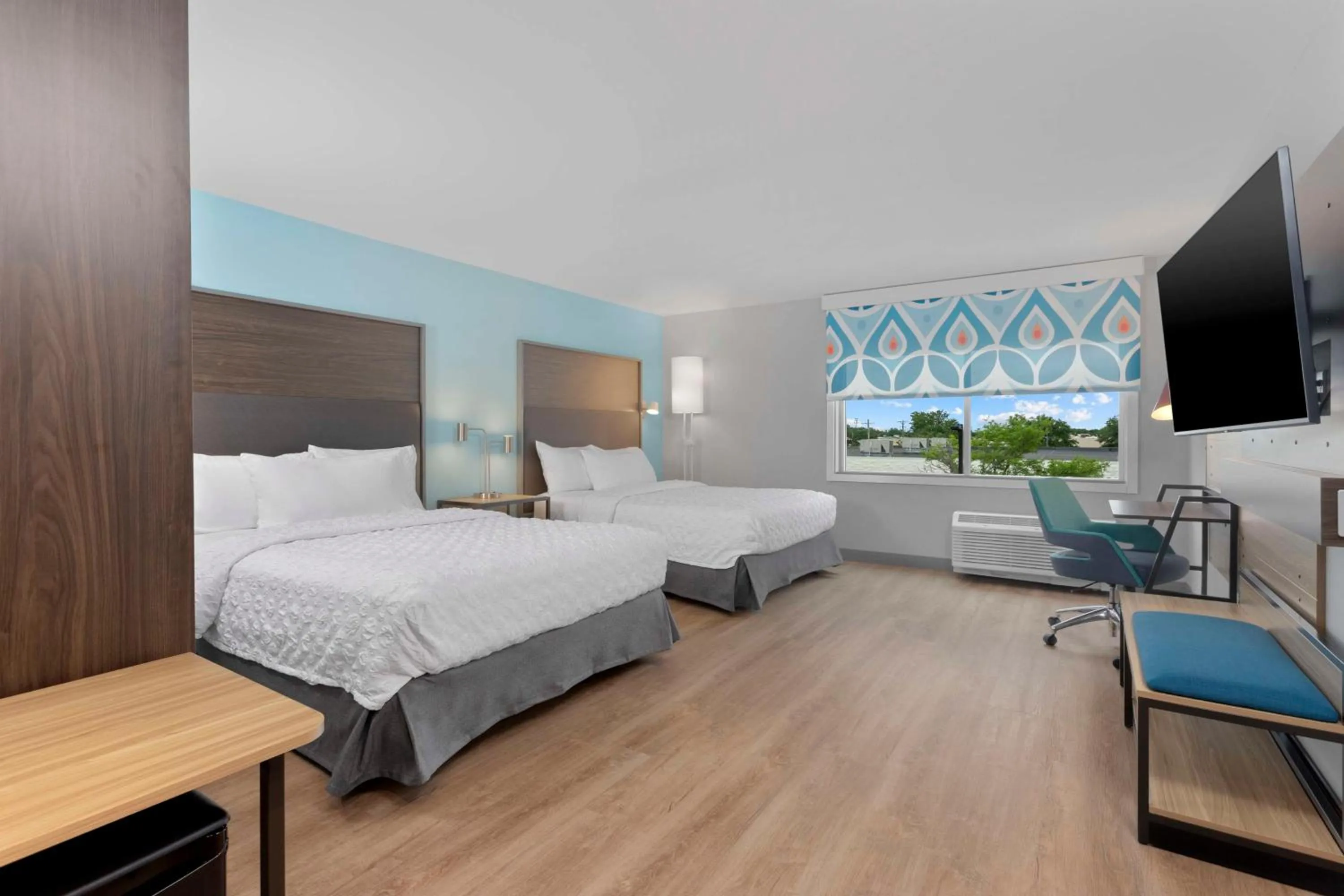 Bedroom, Bed in Tru By Hilton Lincoln East