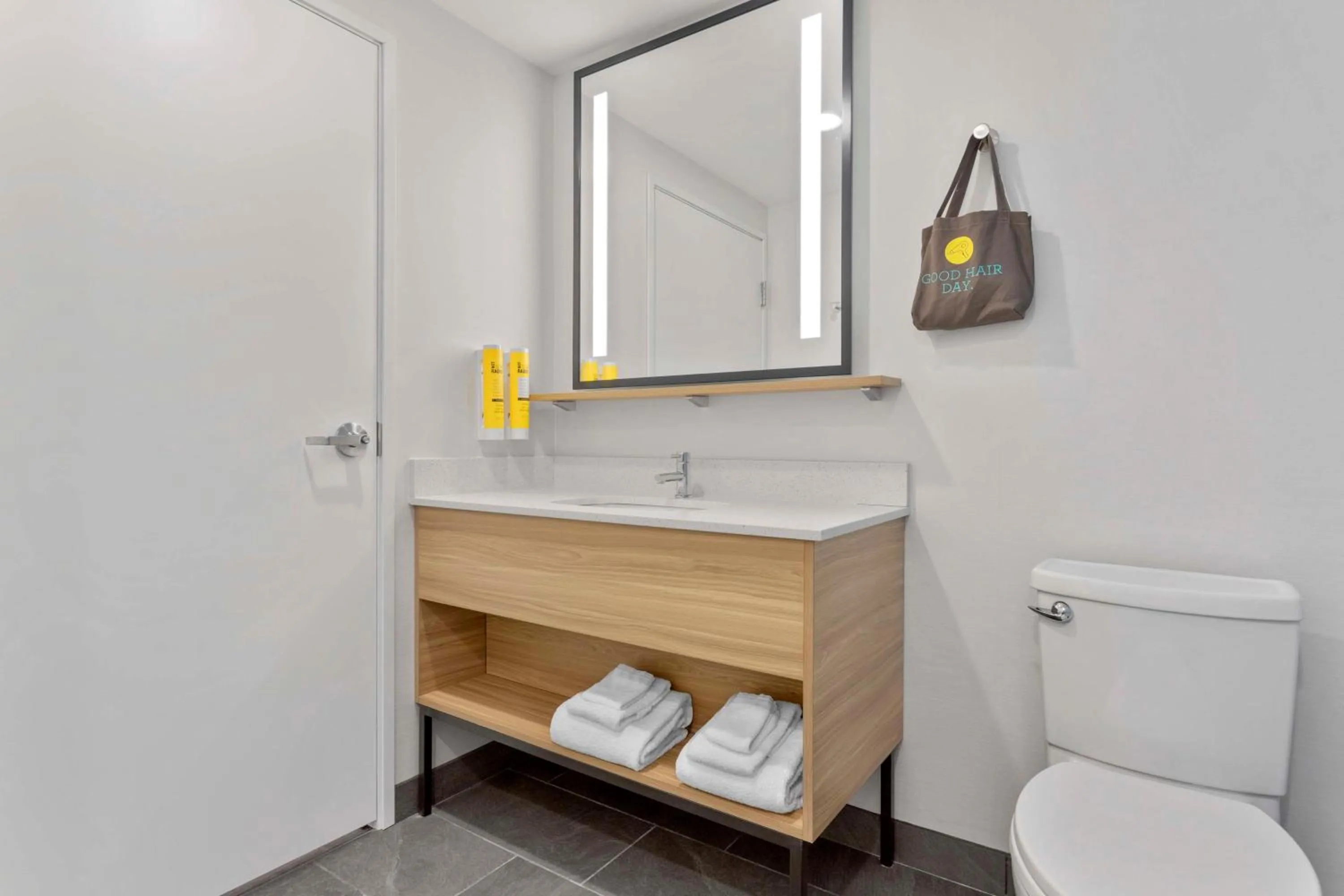 Bathroom in Tru By Hilton Lincoln East