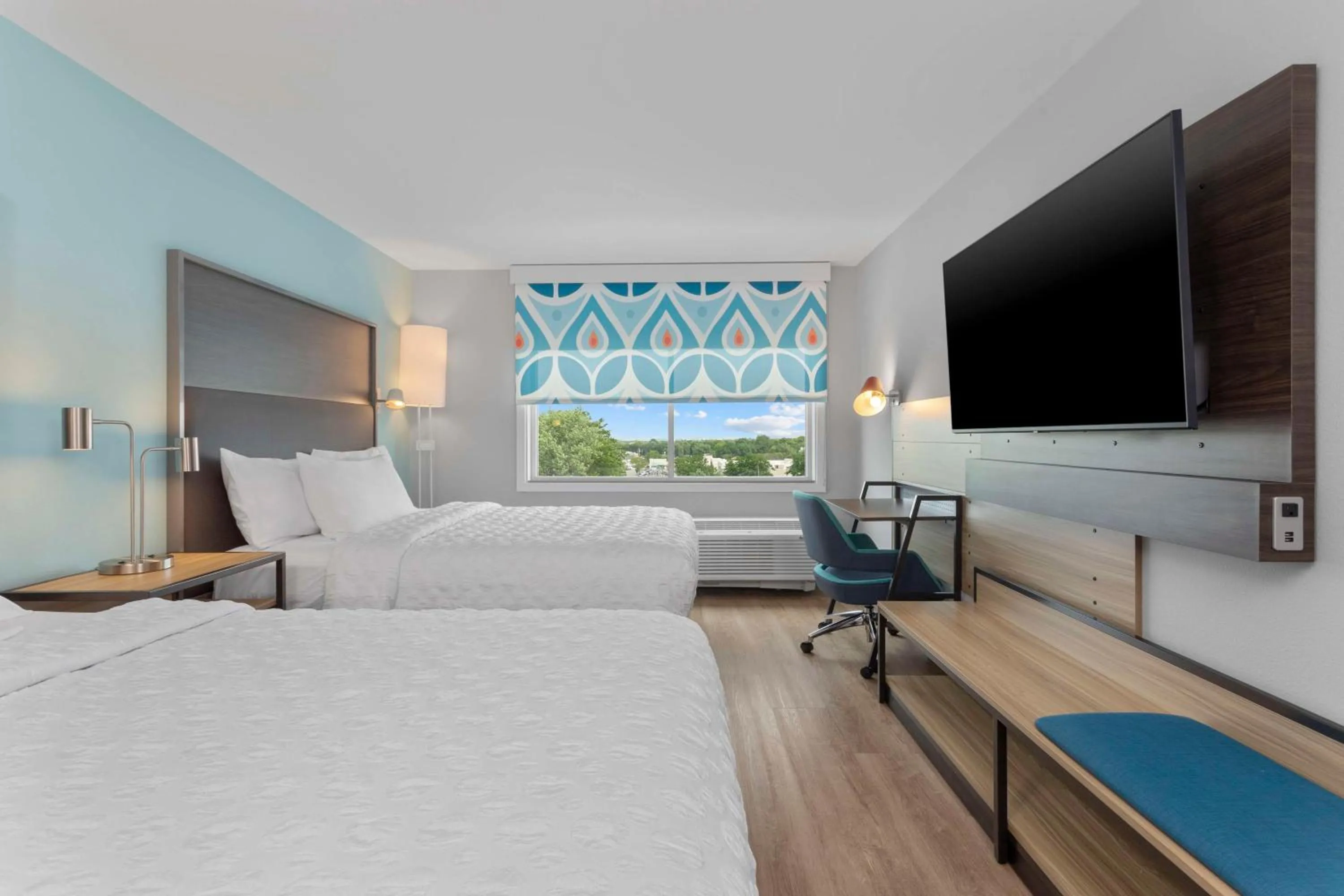 Bedroom, Bed in Tru By Hilton Lincoln East