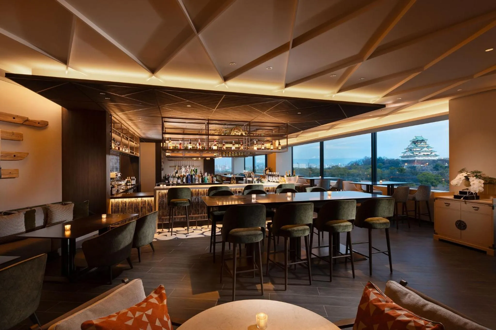 Lounge or bar in DoubleTree by Hilton Osaka Castle