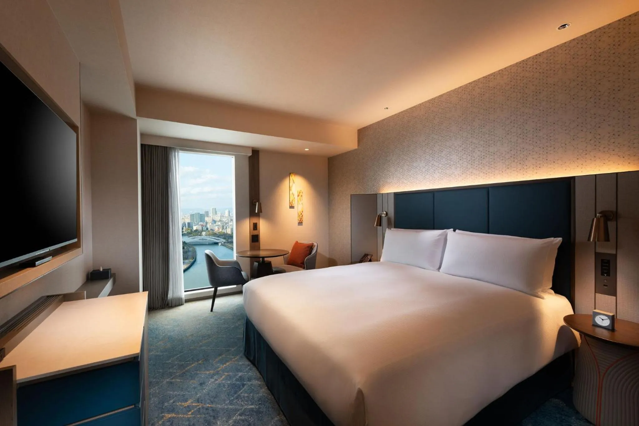 Photo of the whole room, Bed in DoubleTree by Hilton Osaka Castle