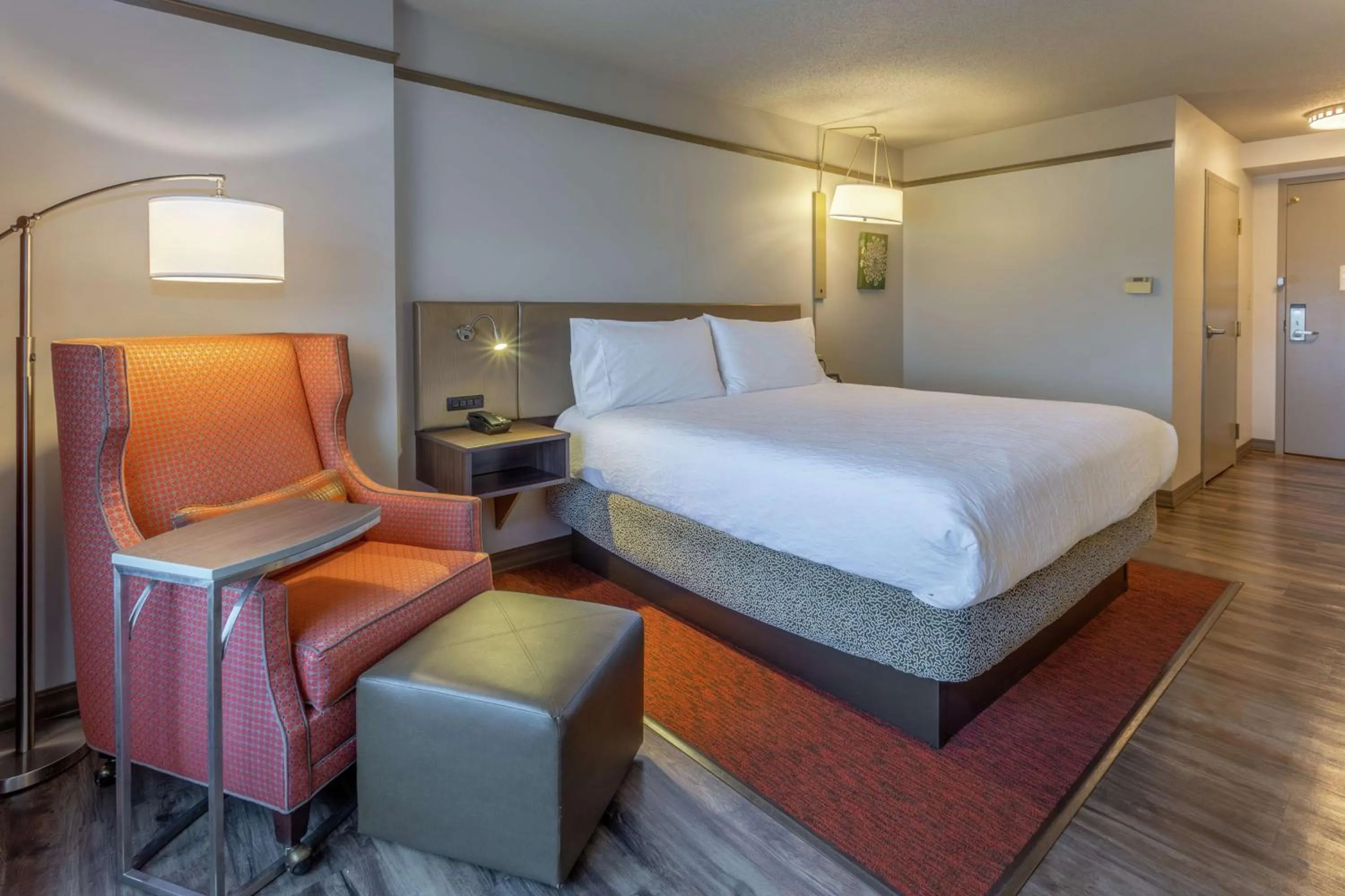 Living room, Bed in Hilton Garden Inn Owings Mills