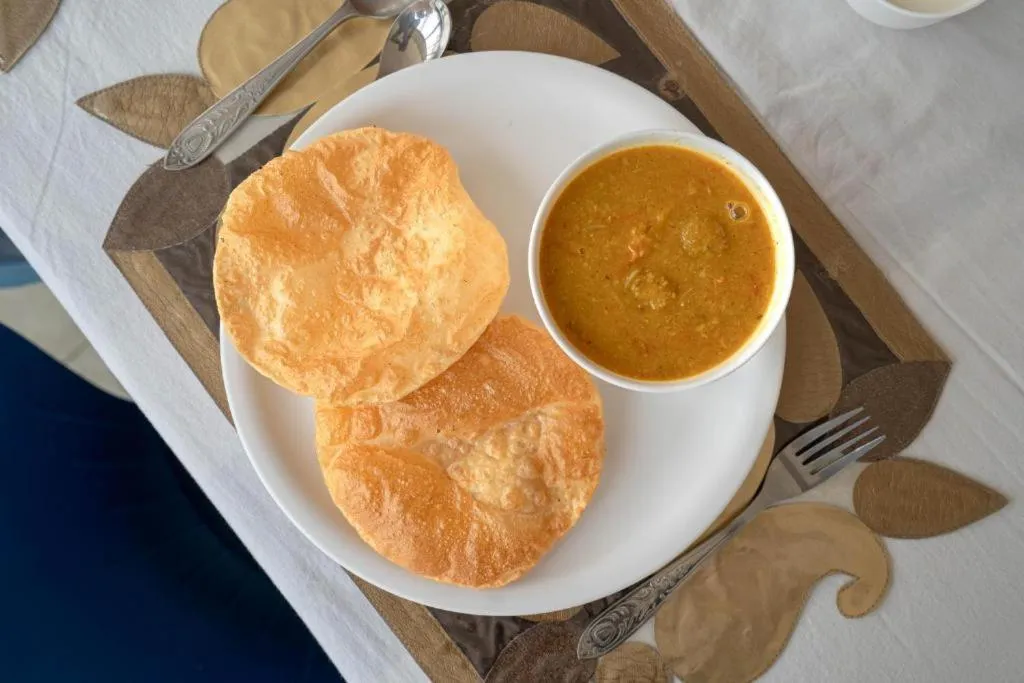 Breakfast in Tea Harbour - Eco World