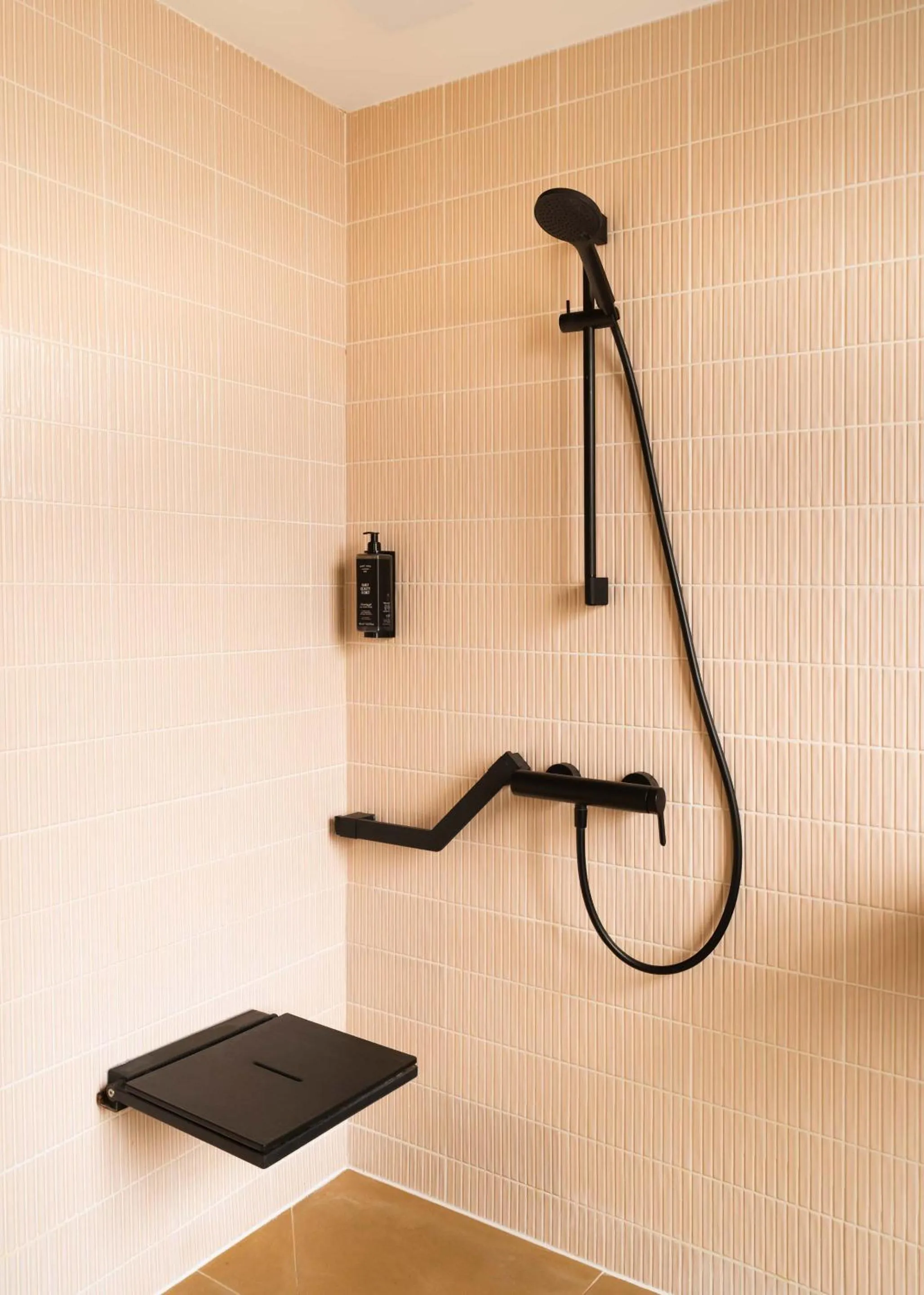 Shower in Limehome Paris Montmartre