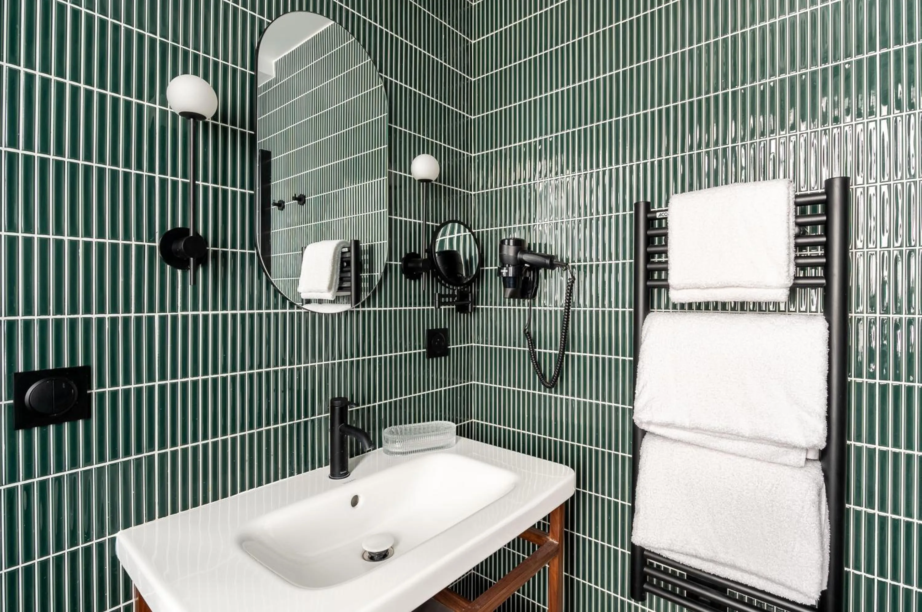 Bathroom in Makom Montmartre