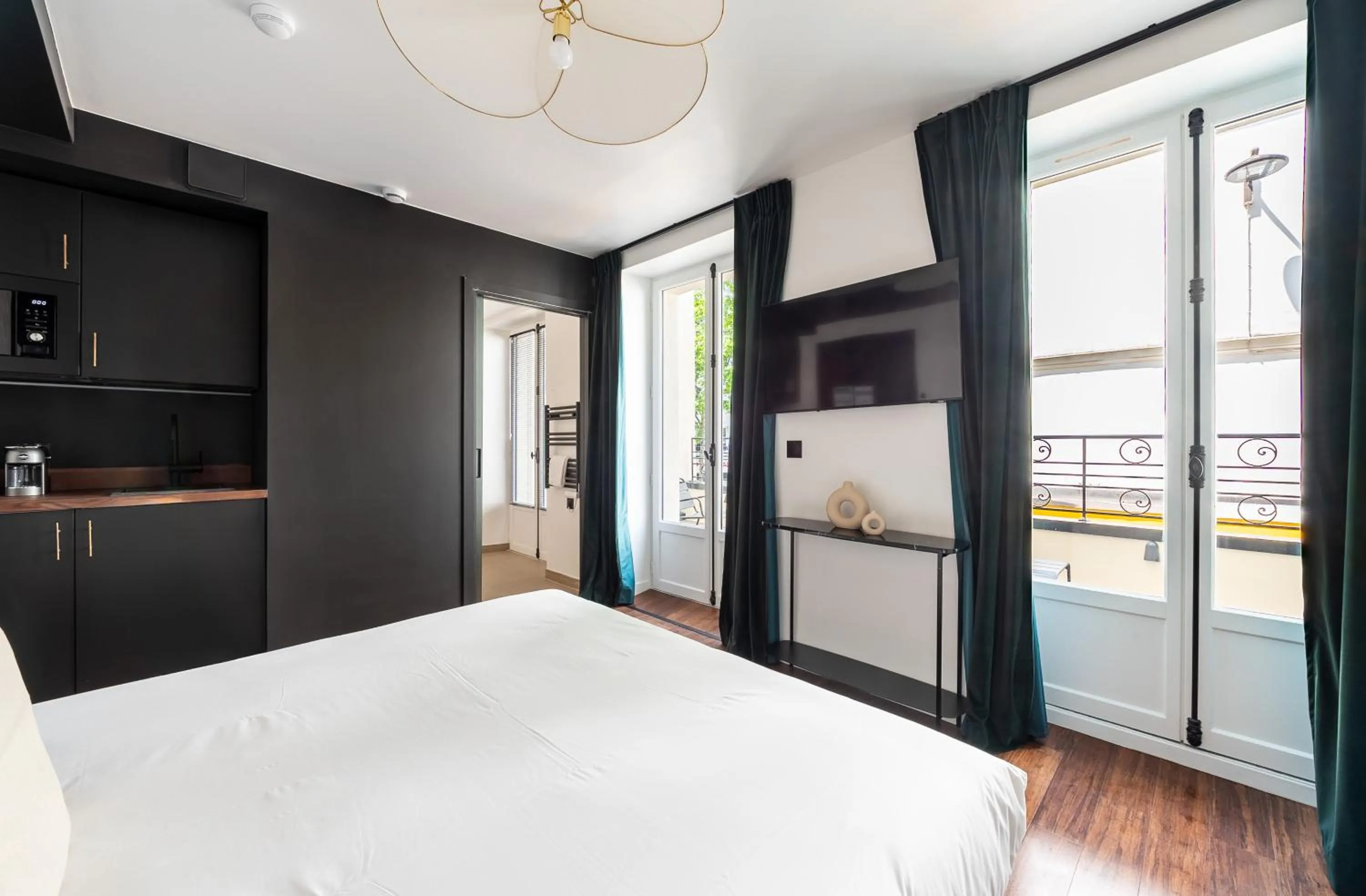 Bed in Makom Montmartre