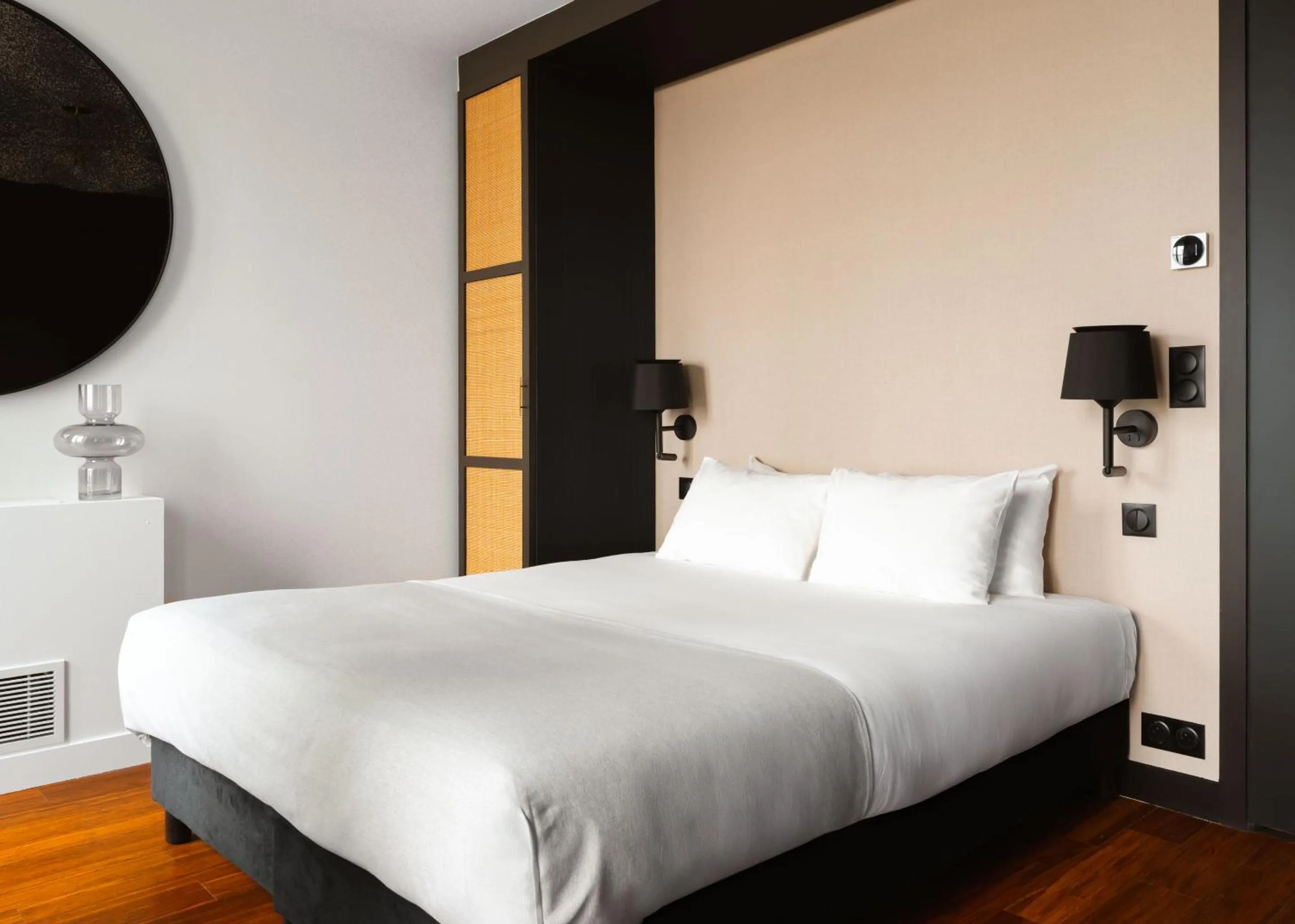 Bed in Limehome Paris Montmartre