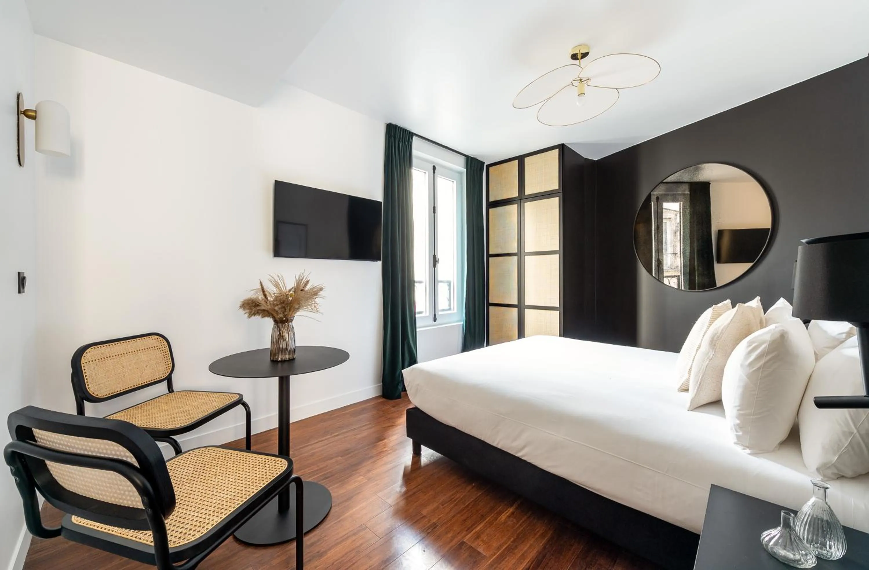 Bed in Makom Montmartre