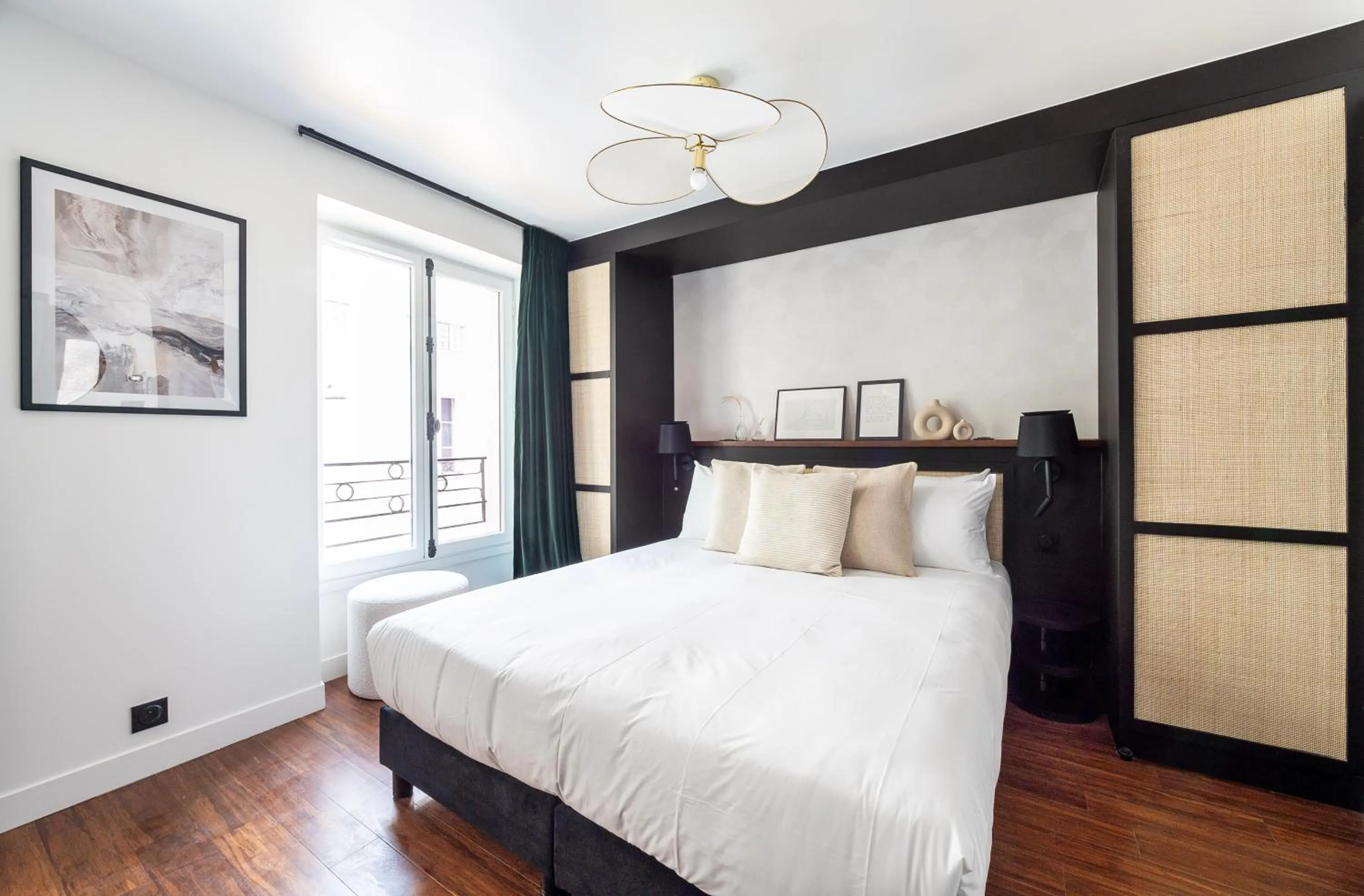 Bed in Makom Montmartre