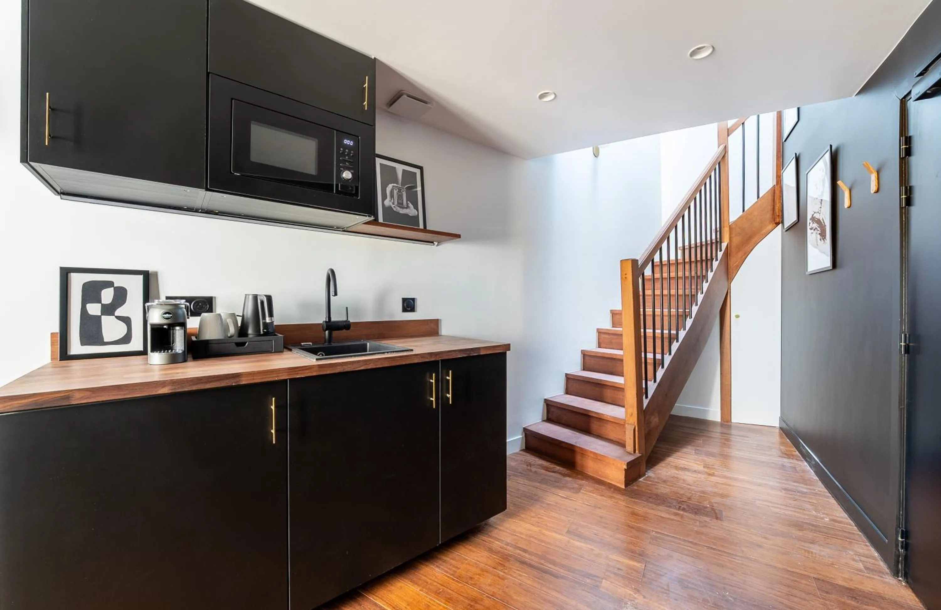 Coffee/tea facilities in Makom Montmartre