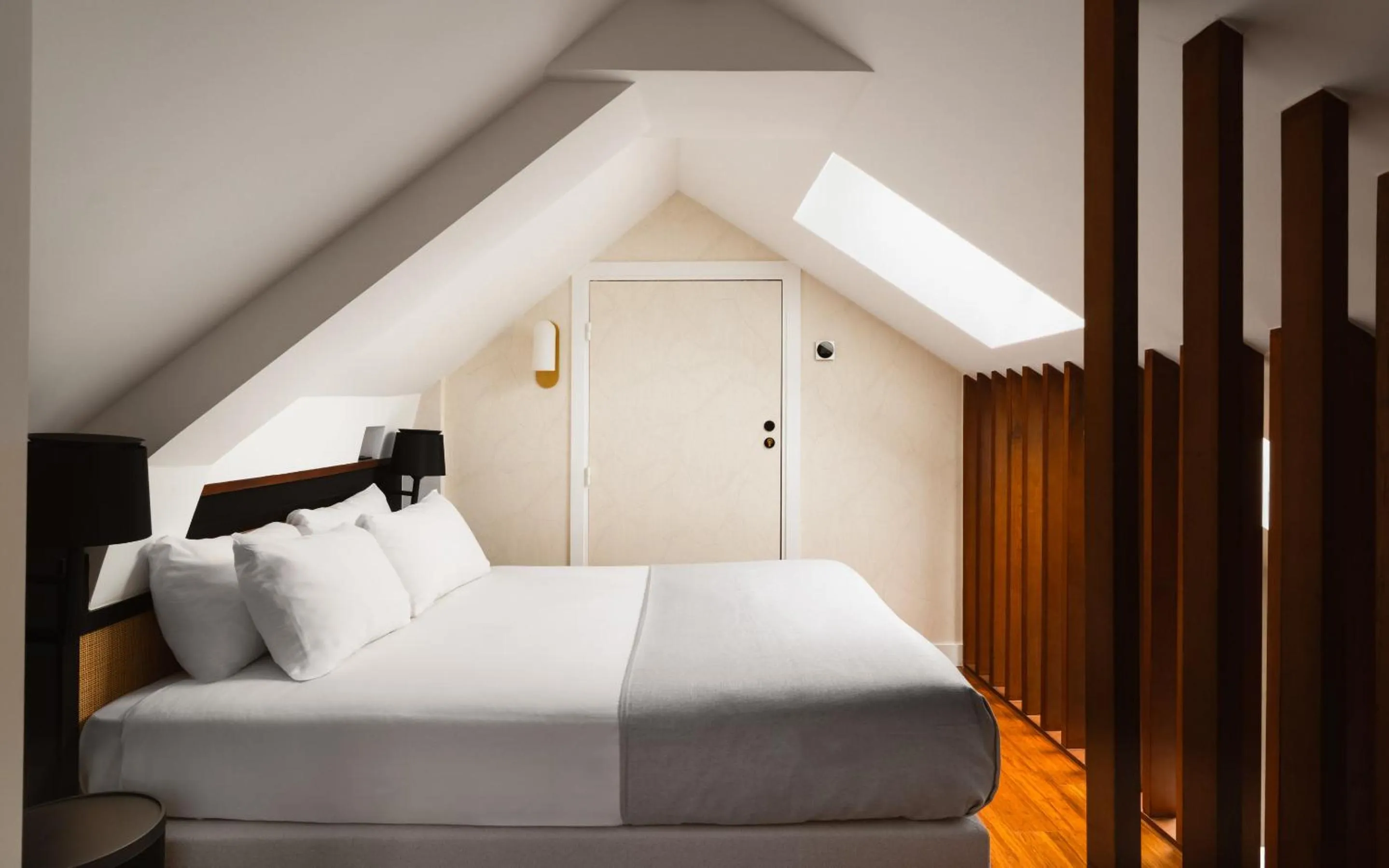 Bed in Limehome Paris Montmartre