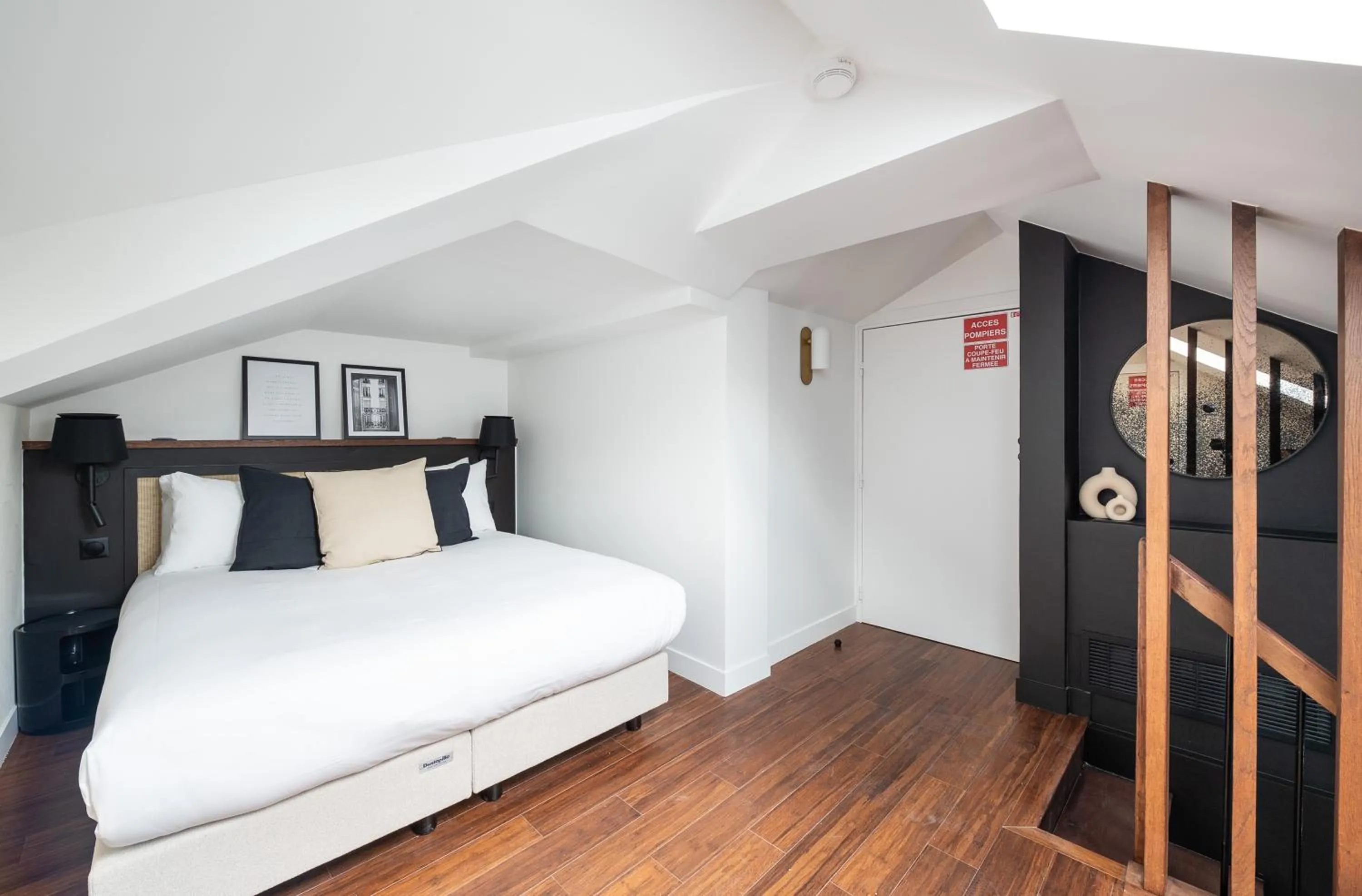 Bed in Makom Montmartre